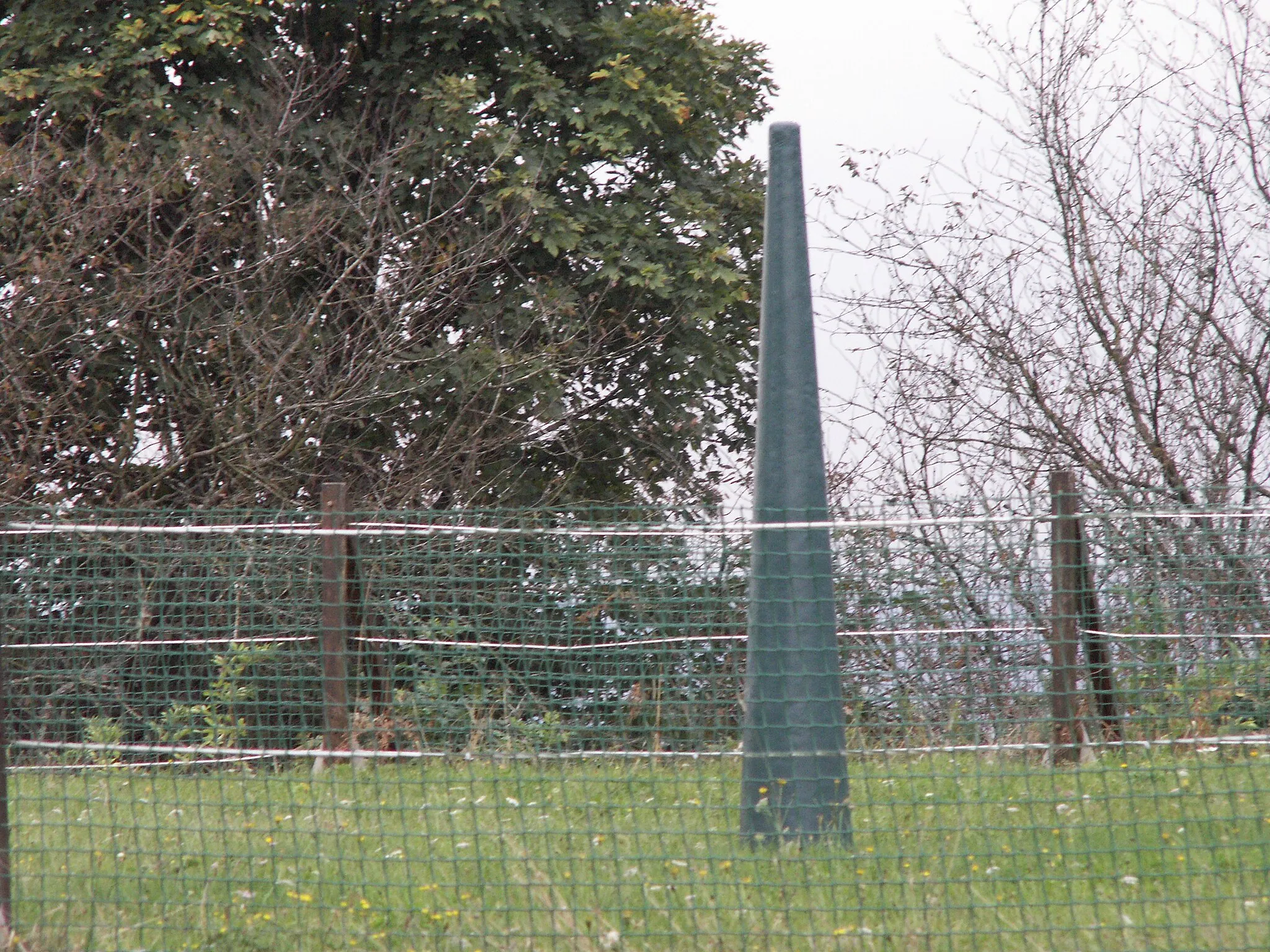 Photo showing: Antenne sismique Toulx Sanite Croix