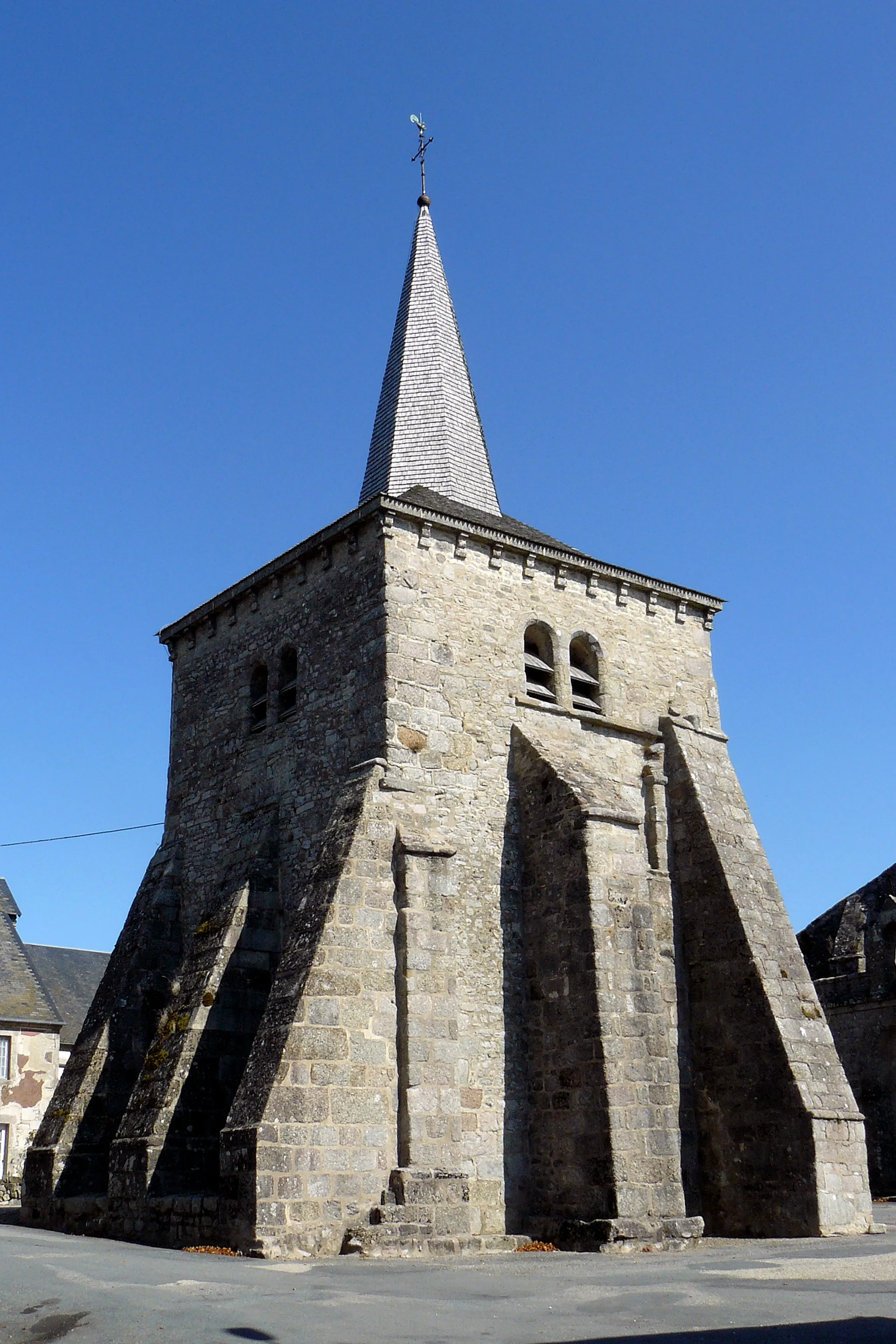 Photo showing: Clocher de l'église de Toulx-Sainte-Croix (Creuse, France)