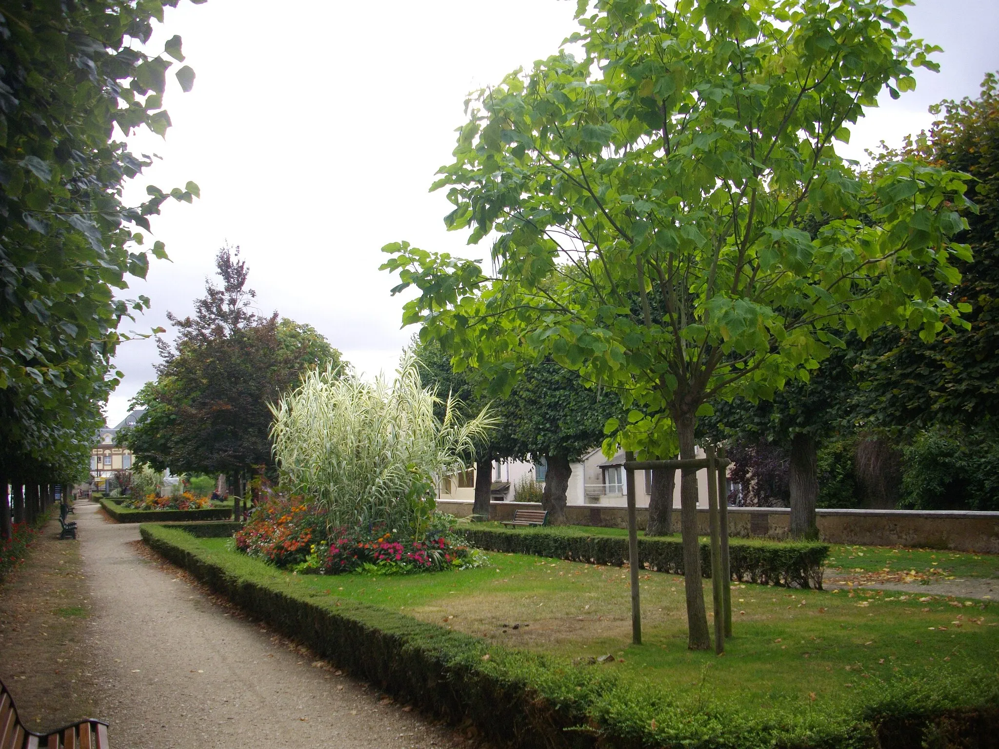 Photo showing: Republic garden, in Dreux (Eure-et-Loir, France)