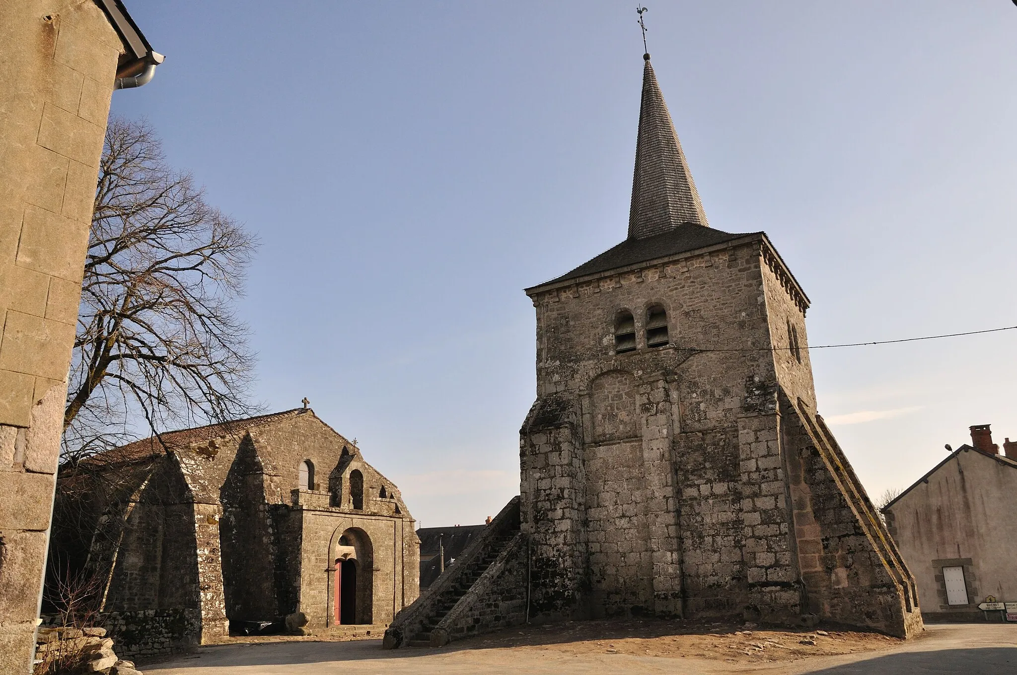 Photo showing: Toulx-Sainte-Croix (Creuse) - Eglise Saint-Martial et clocher