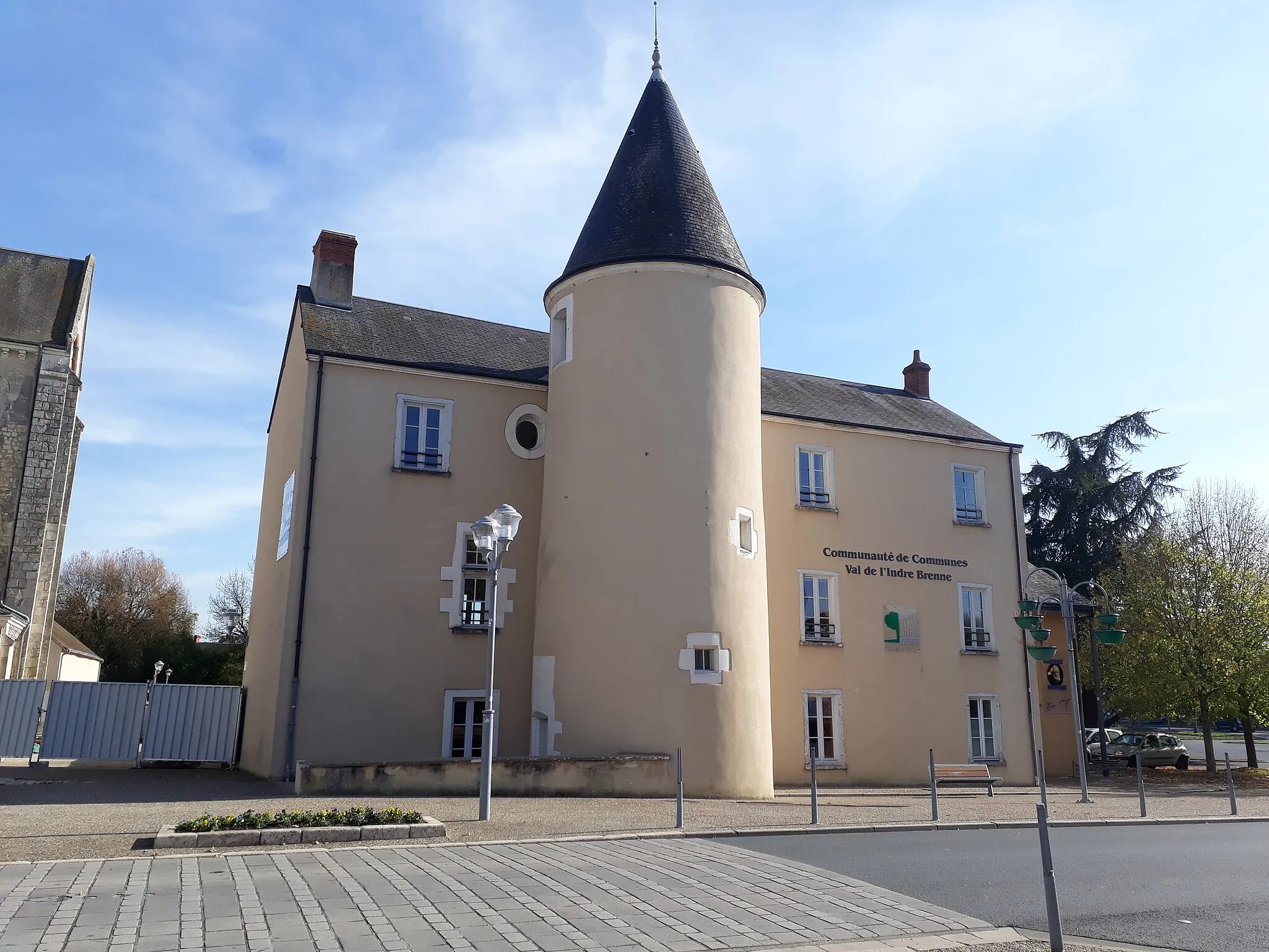 Photo showing: Bétiment de la Communauté de commune Val de l'Indre-Brenne à Villedieu-sur-Indre.