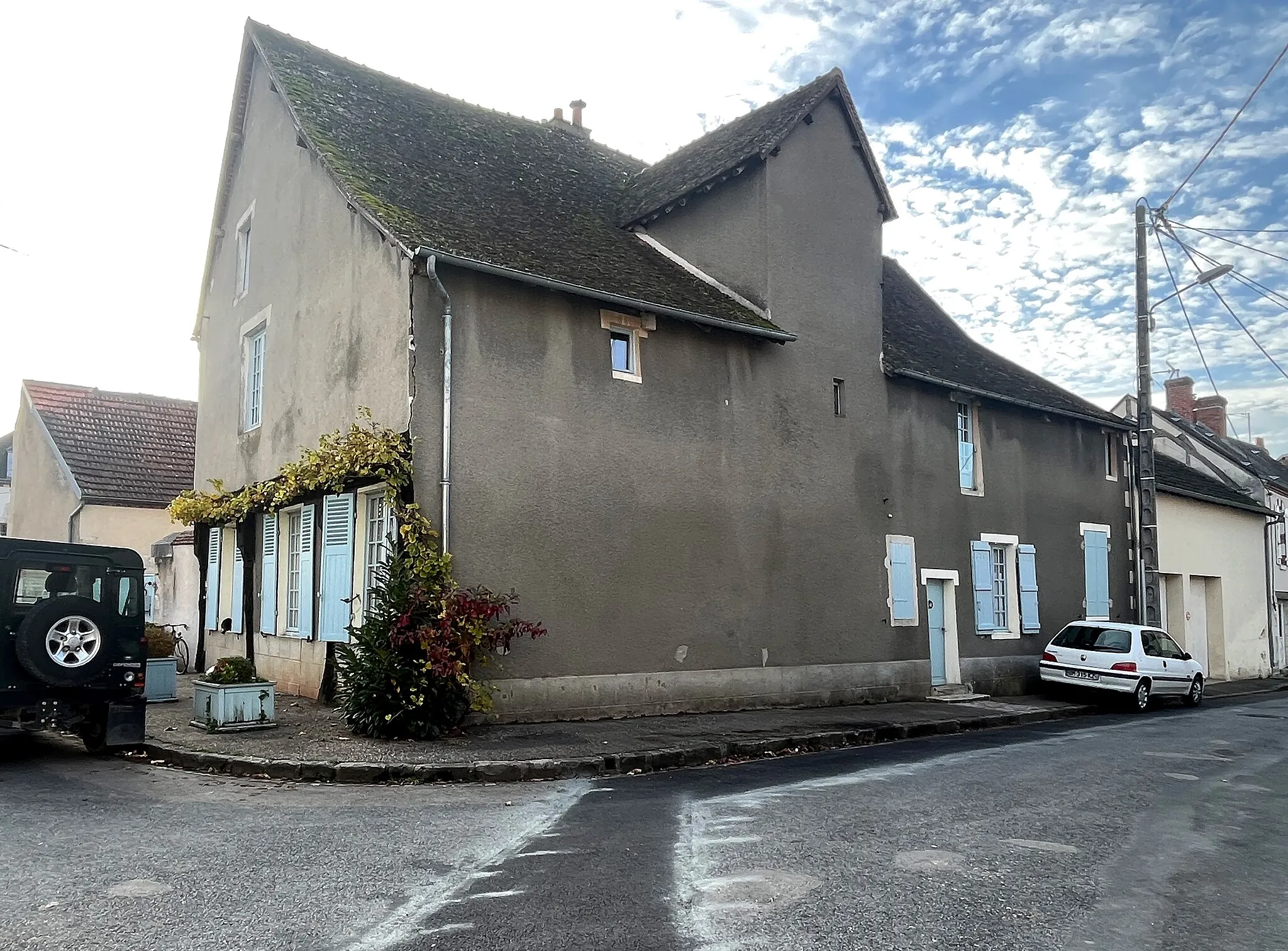 Photo showing: Maison à pans de bois de Saint-Gondon (Loiret) en novembre 2023.