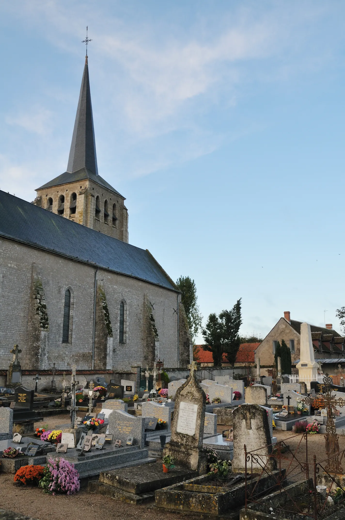 Photo showing: Église Saint-André et cimetière, Darvoy, Loiret, France