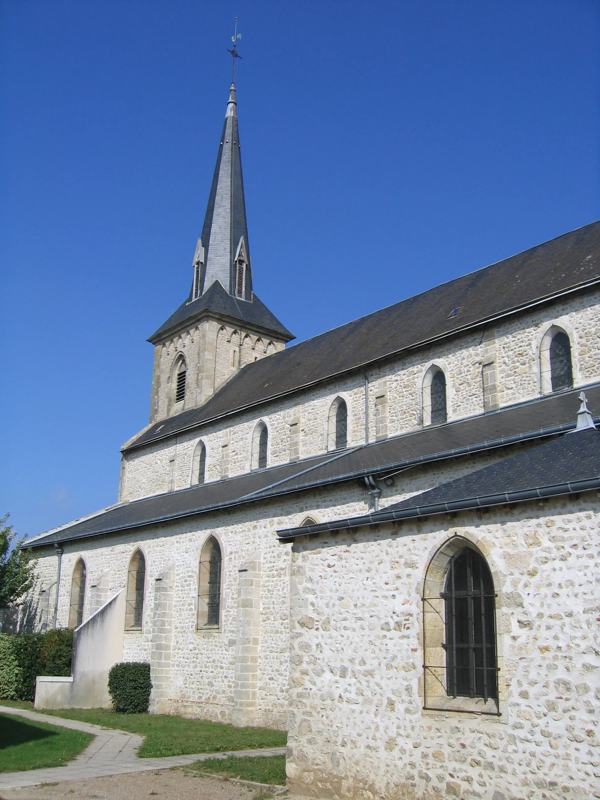 Photo showing: Église Saint-Pierre de Férolles, Loiret, Centre, France