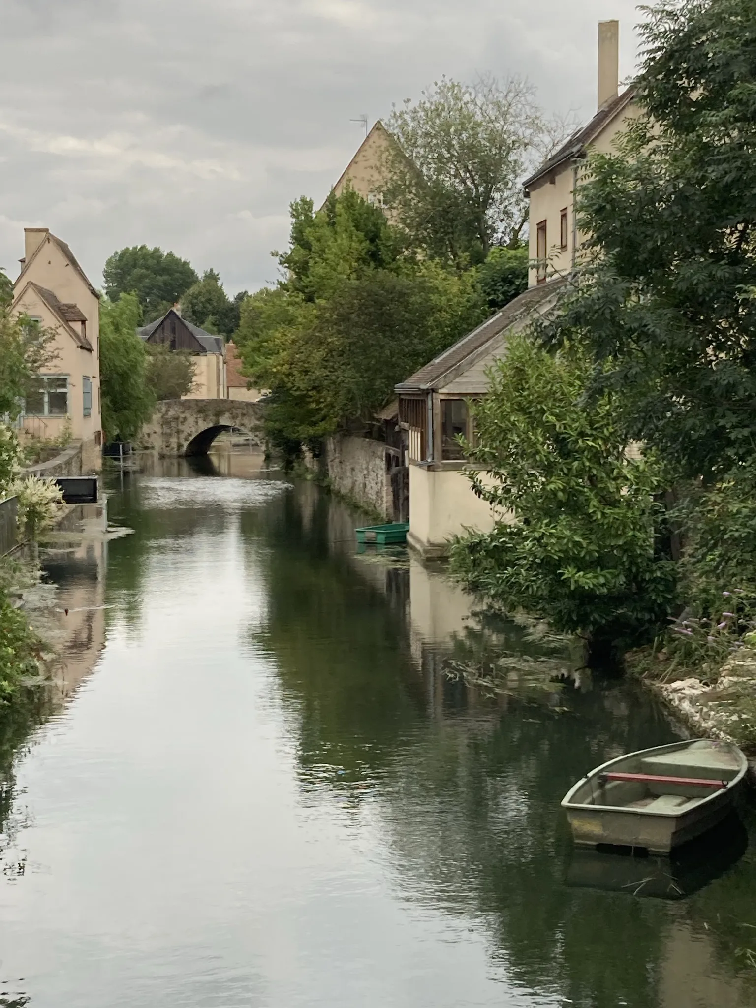 Photo showing: L’Eure dans la ville de Chartres