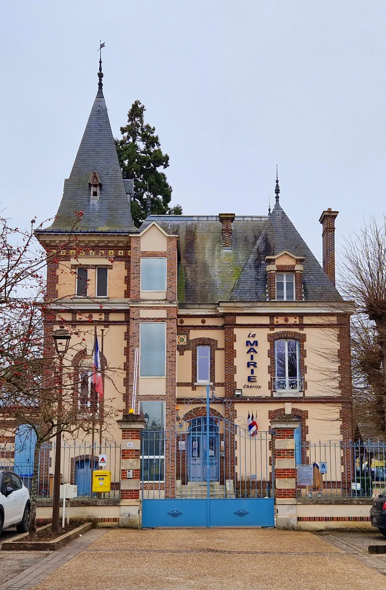 Photo showing: La mairie de Cherisy.