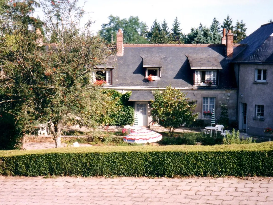 Photo showing: Hotel du Petit Lussault located directly on the river Loire, just 3 km from Amboise, this charming hotel is surrounded by a vast wooded park land. The hotel has a tennis court and a terrace. When we stayed there it was called Le Petit Lussault, I think the business must have grown.