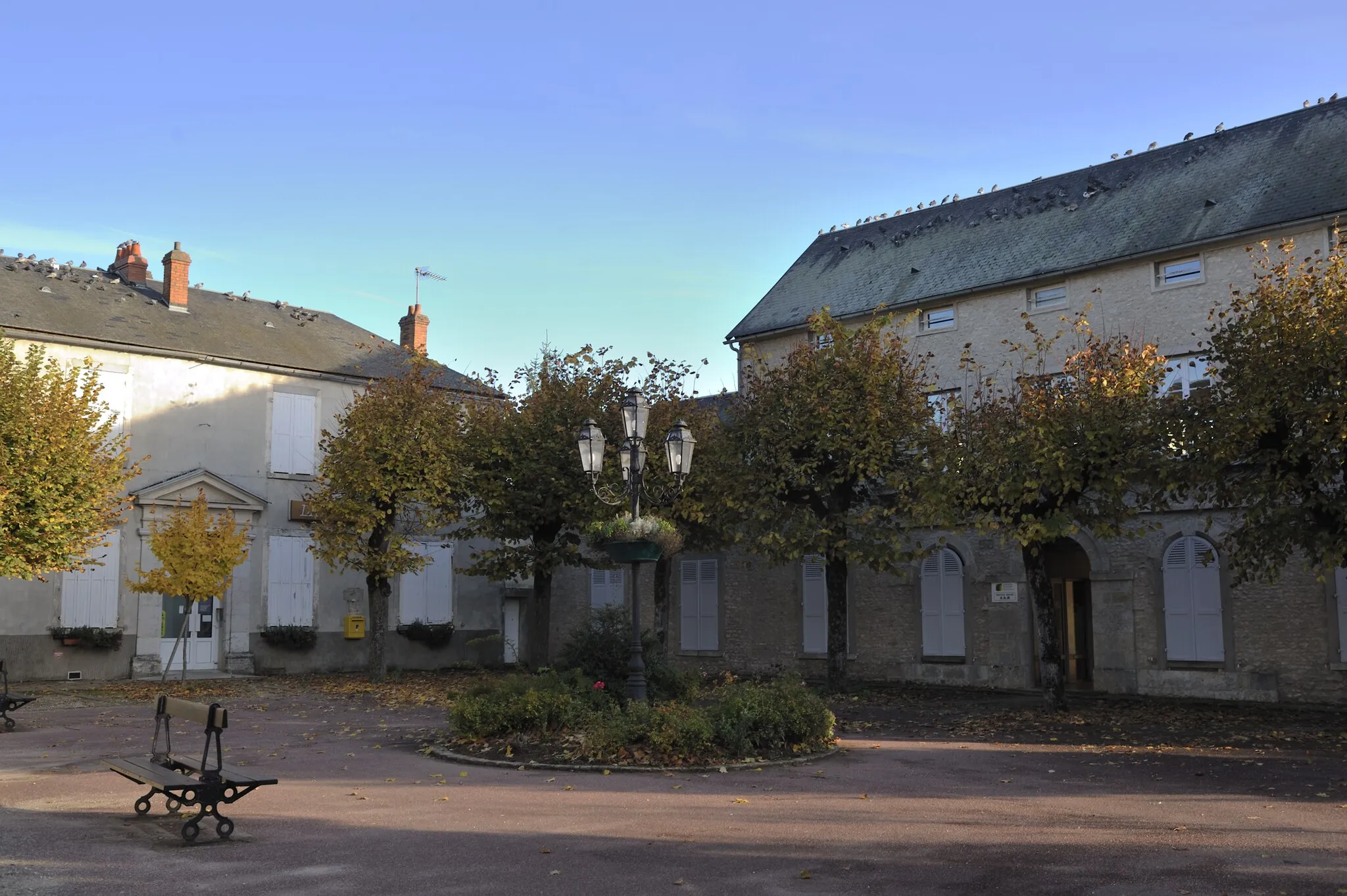 Photo showing: Place du Vieux Marché, Outarville, Loiret, France