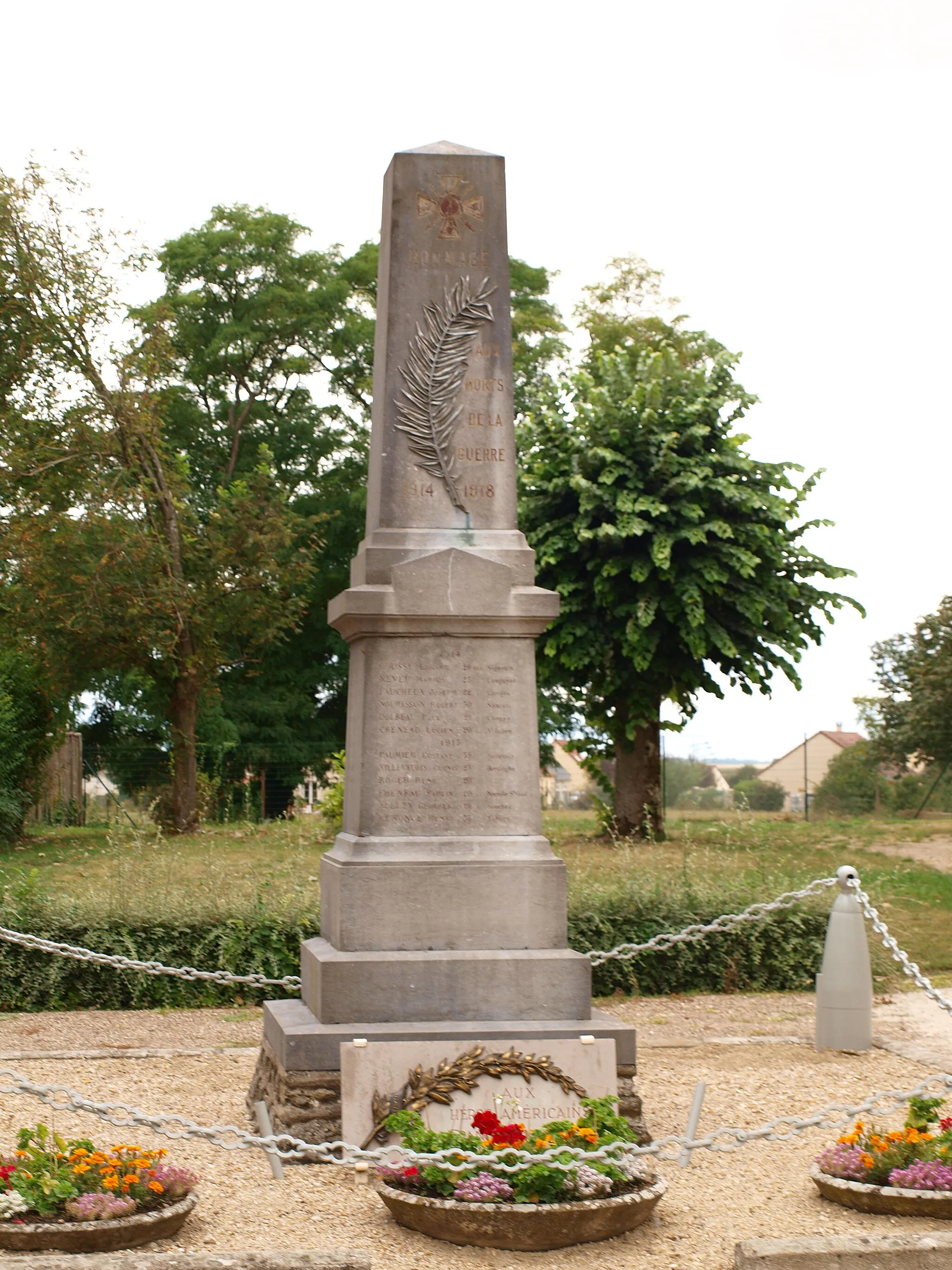 Photo showing: Saint-Péravy-la-Colombe (Loiret, France) ; monument aux morts