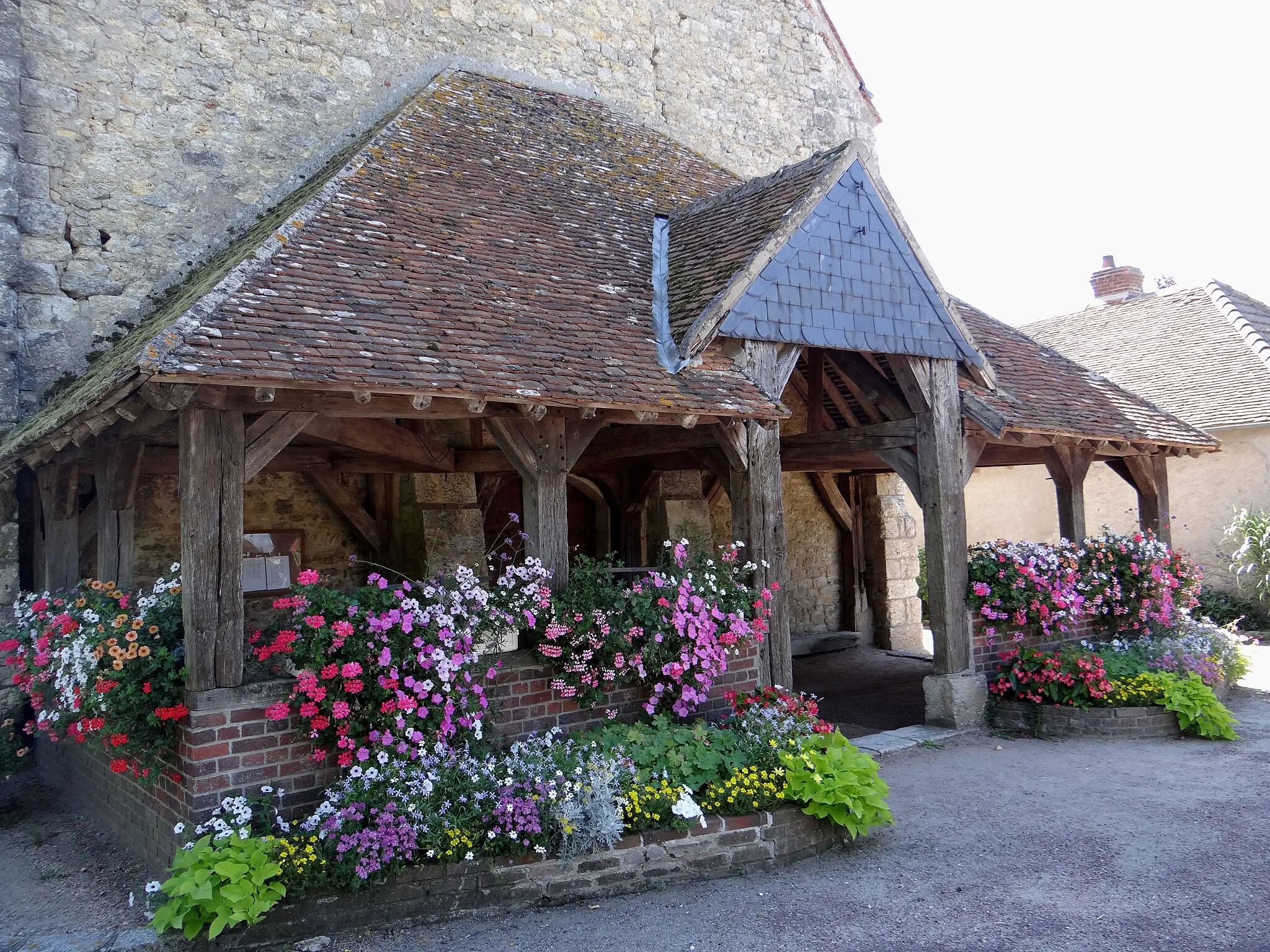 Photo showing: Le caquetoire de l'église Saint Laurent, Auvilliers-en-Gâtinais, Loiret, France