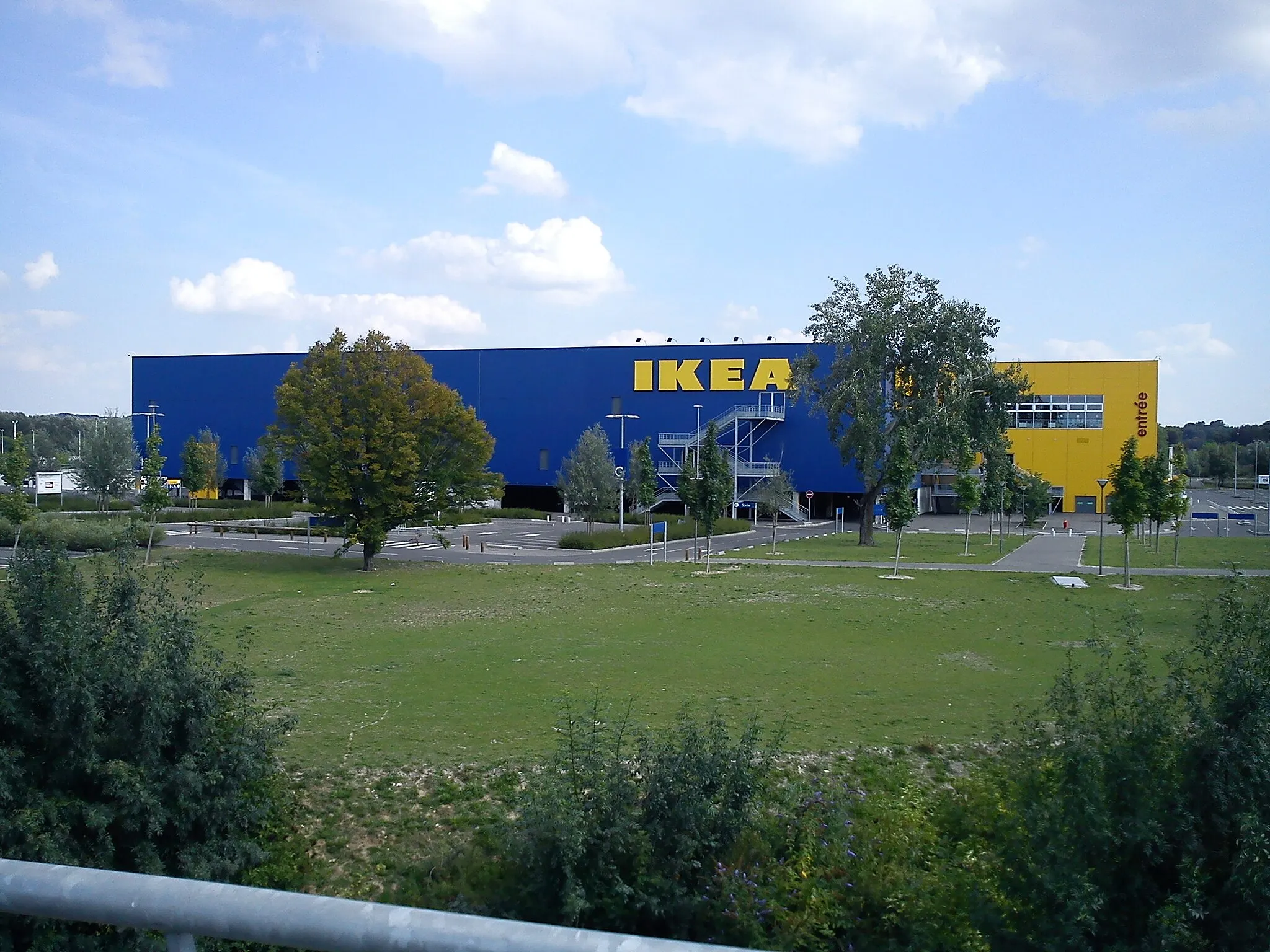 Photo showing: IKEA vu de l'avenue
