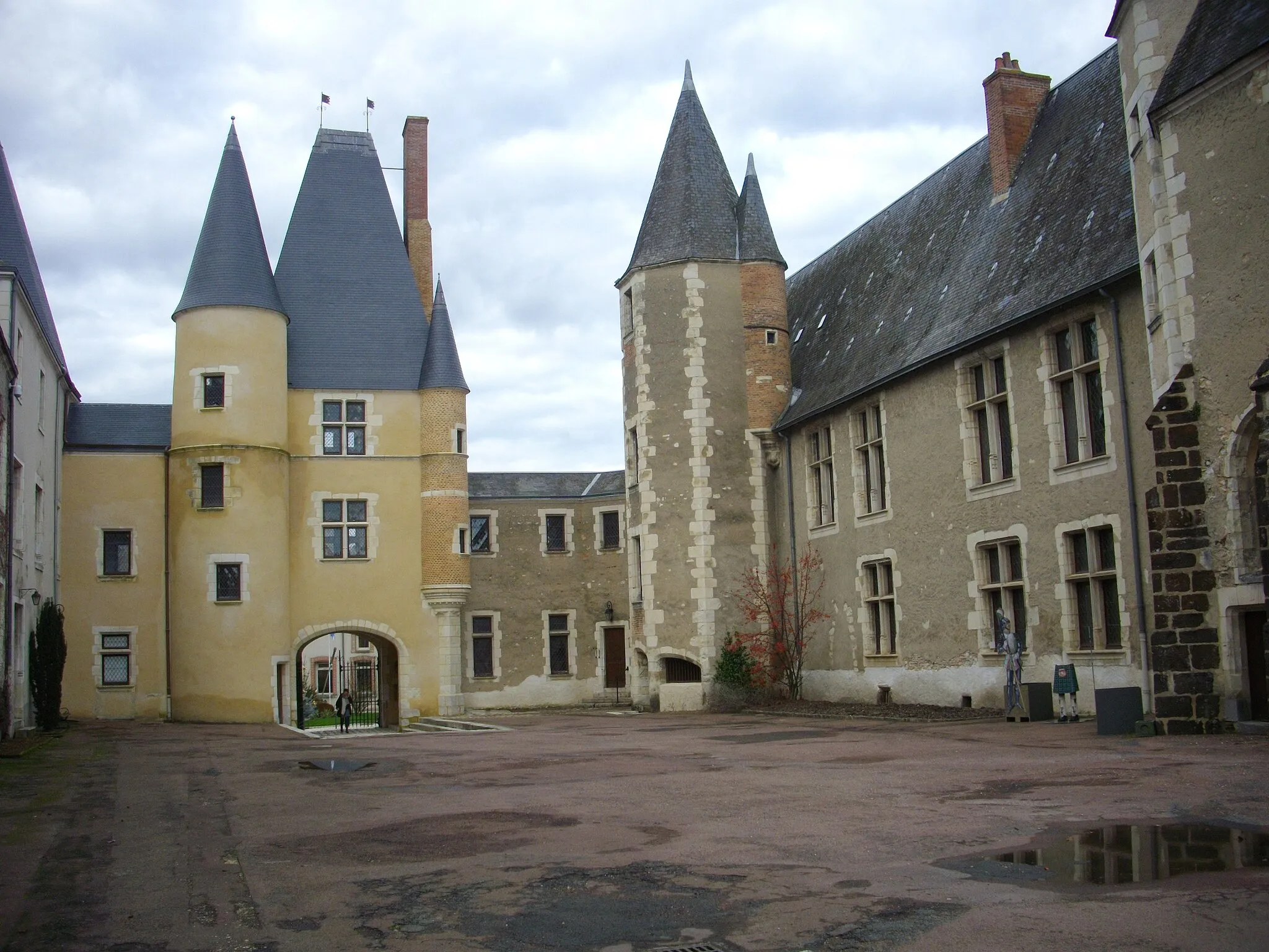 Photo showing: This building is indexed in the base Mérimée, a database of architectural heritage maintained by the French Ministry of Culture, under the reference PA00096633 .