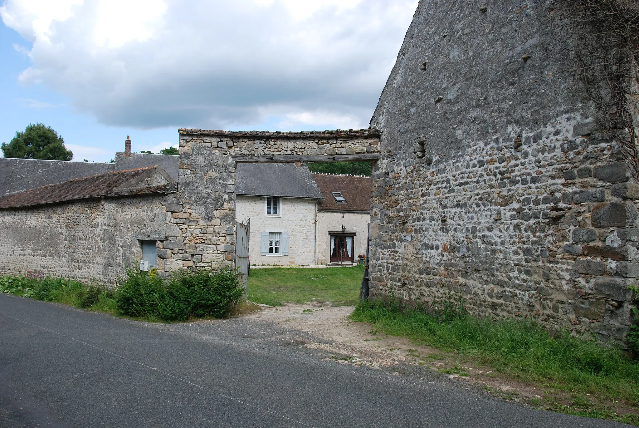 Photo showing: Ferme de Vezu