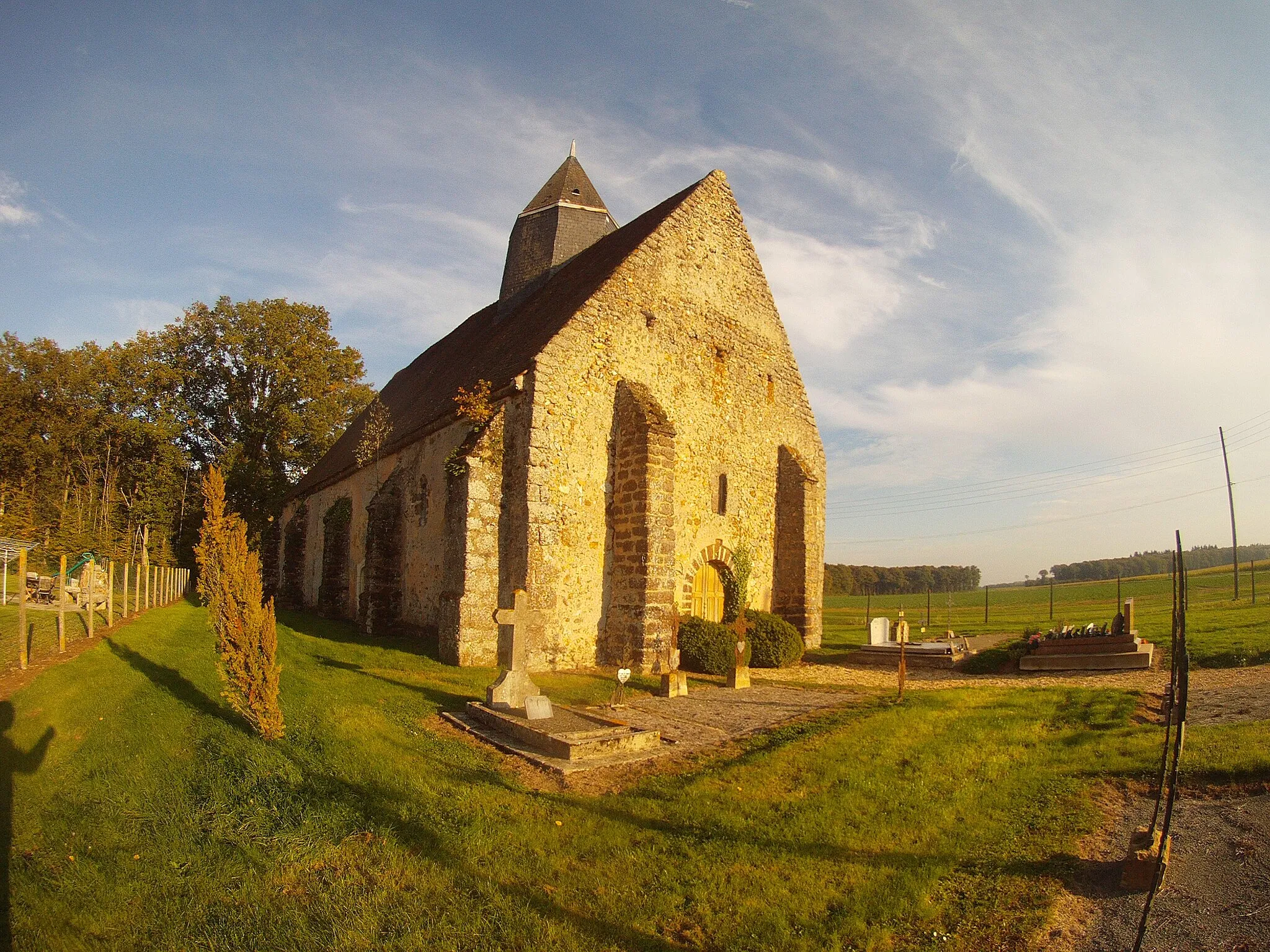 Photo showing: Église Saint-Pierre des Yys