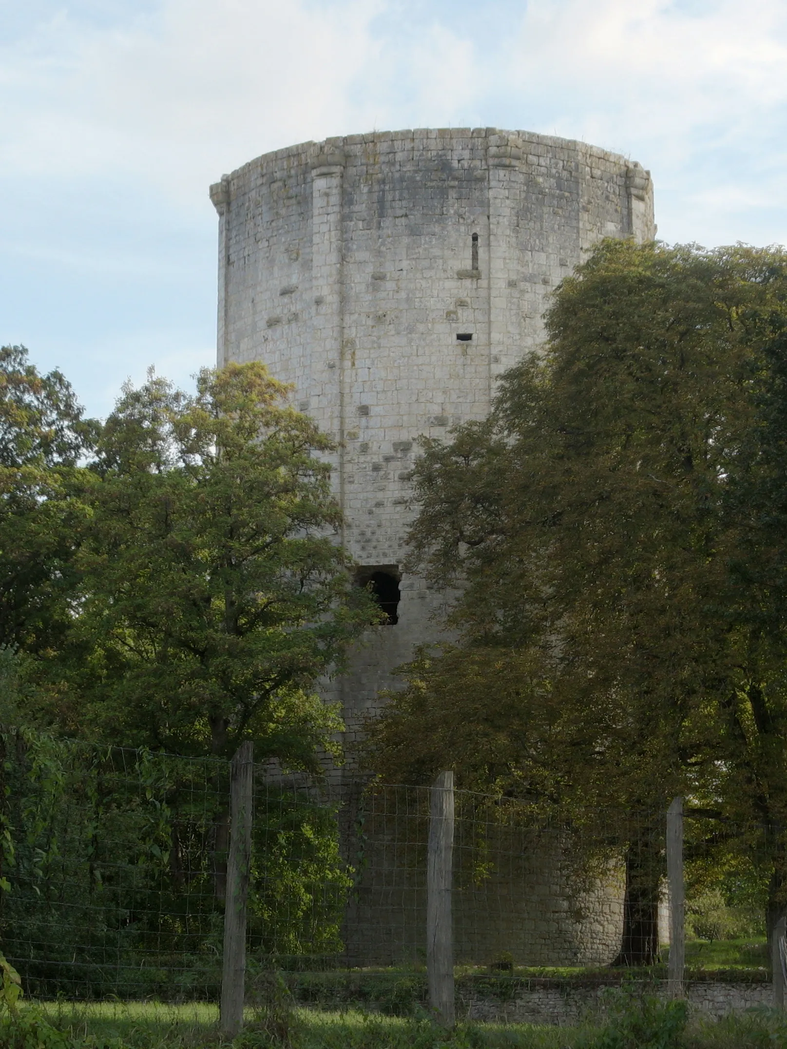 Photo showing: This building is indexed in the base Mérimée, a database of architectural heritage maintained by the French Ministry of Culture, under the reference PA00098744 .