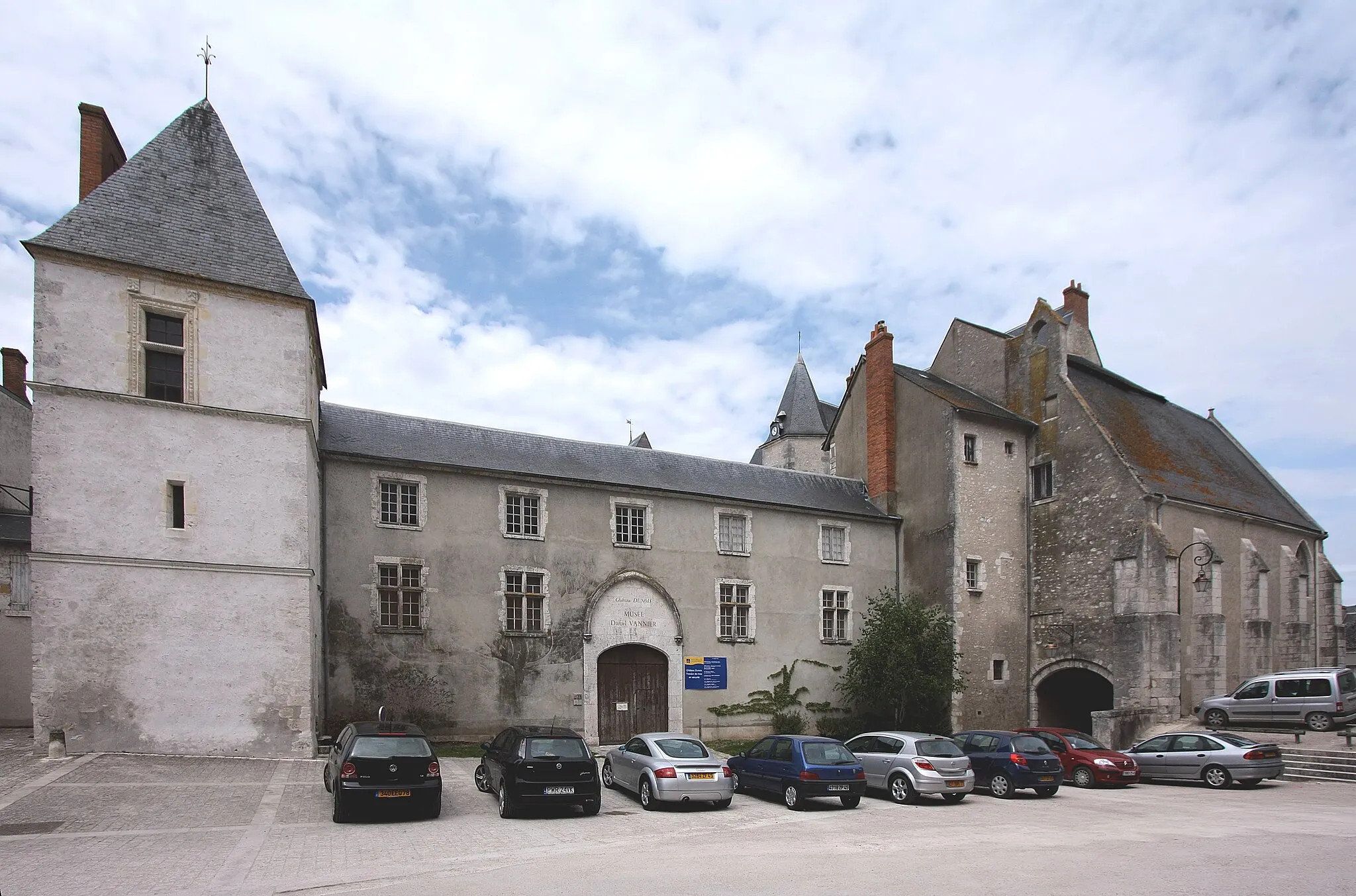 Photo showing: Beaugency, Ortschaft im Département Loiret/Frankreich - Aussenansicht von Schloss Dunois, dem Logis der Burg Beaugency