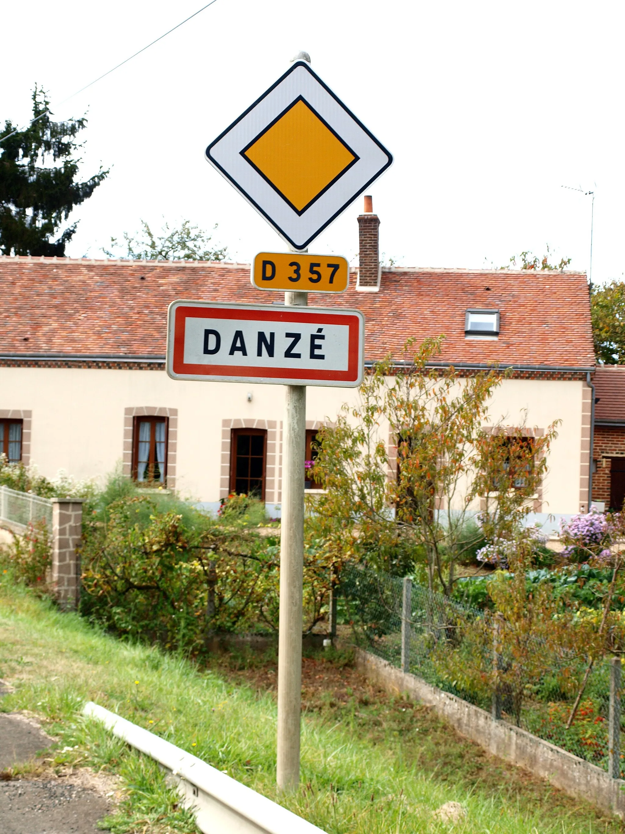 Photo showing: Danzé (Sarthe, France) ; panneau de limite d'agglomération