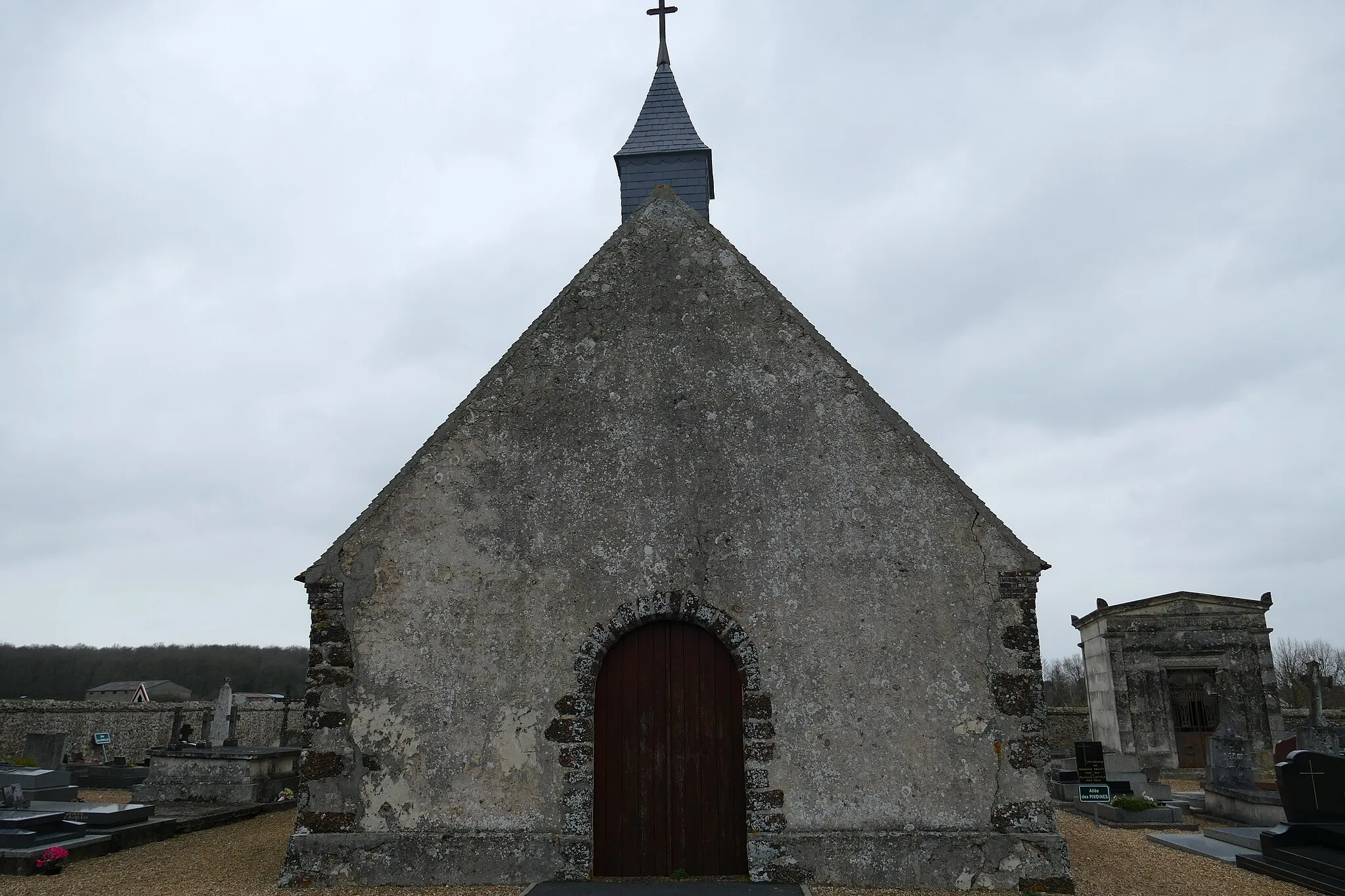 Photo showing: Chapelle Saint-Cyr, cimetière de Senonches (28), 2020