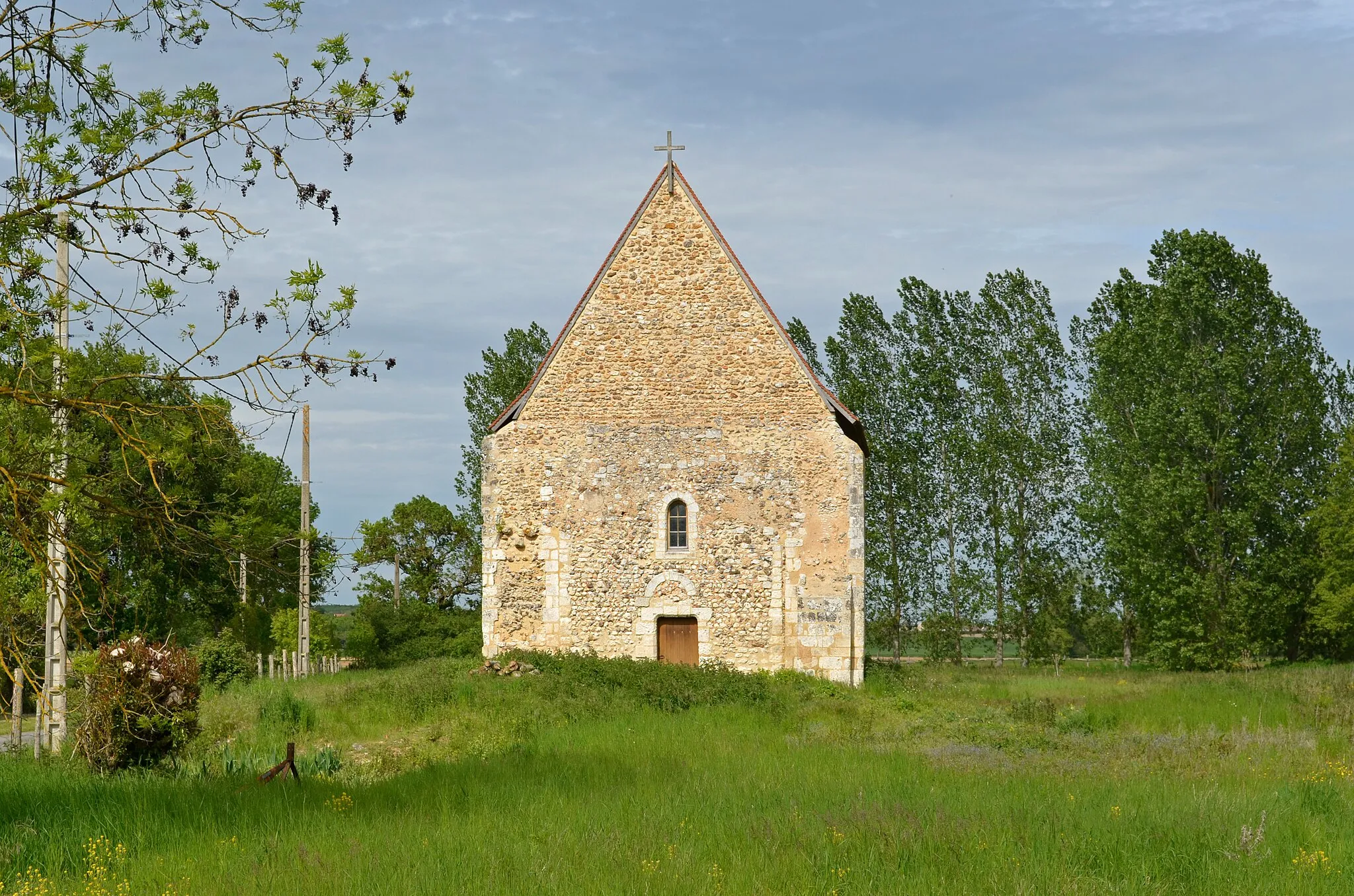 Photo showing: chapelle Saint-Pierre de Vouvray, Saint-Denis-les-Ponts, Eure-et-Loir, France.