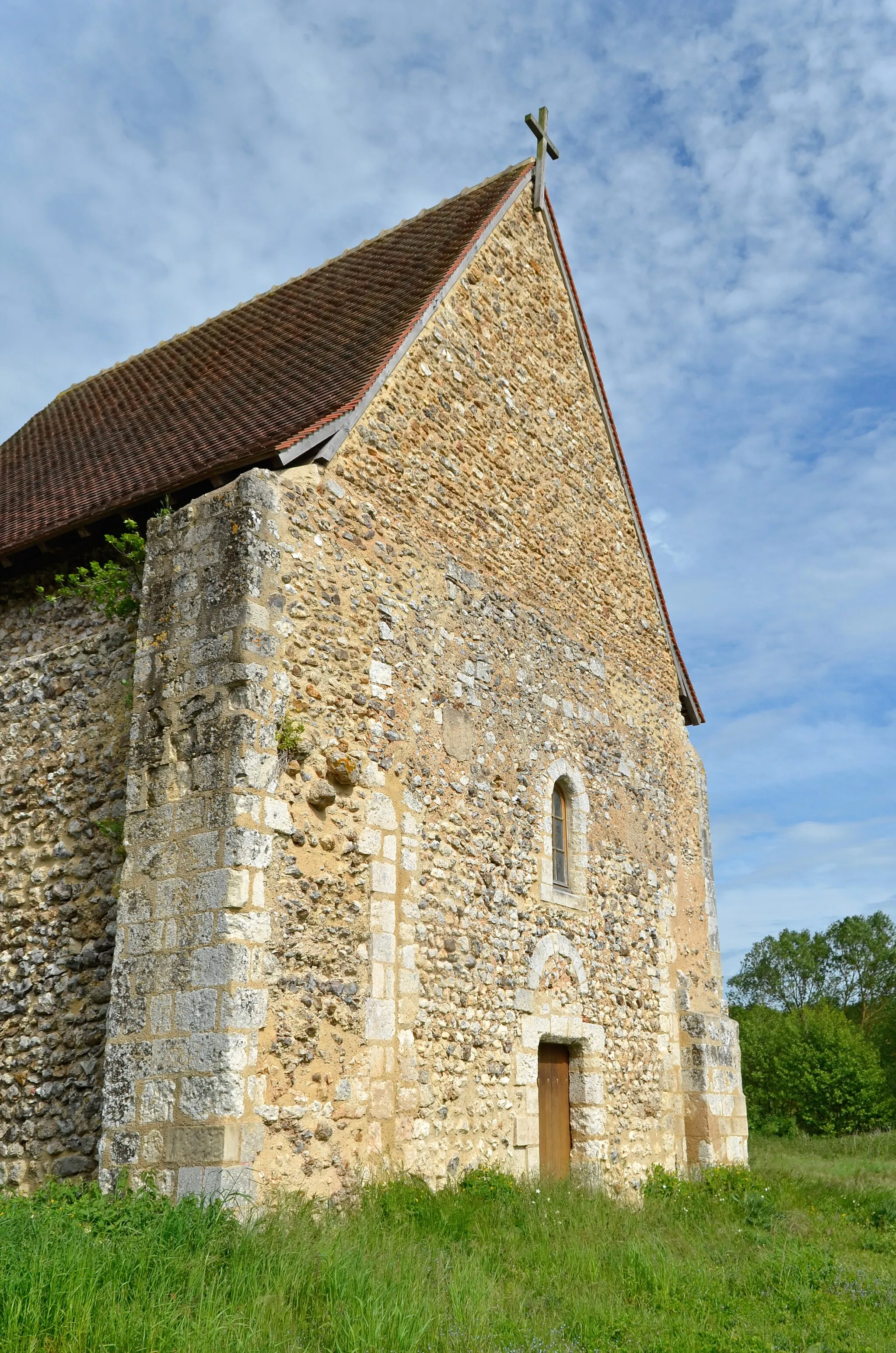 Photo showing: chapelle Saint-Pierre de Vouvray, Saint-Denis-les-Ponts, Eure-et-Loir, France.