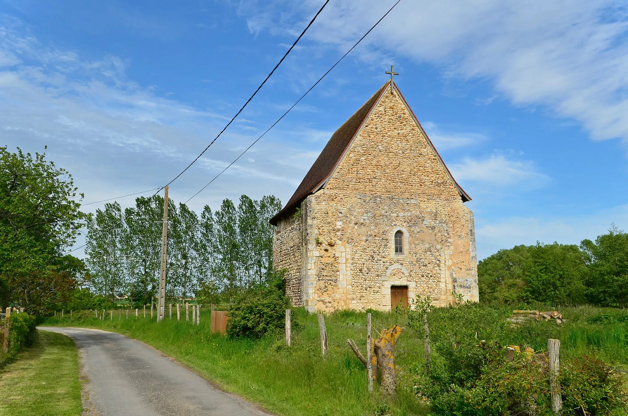 Photo showing: chapelle Saint-Pierre de Vouvray, Saint-Denis-les-Ponts, Eure-et-Loir, France.