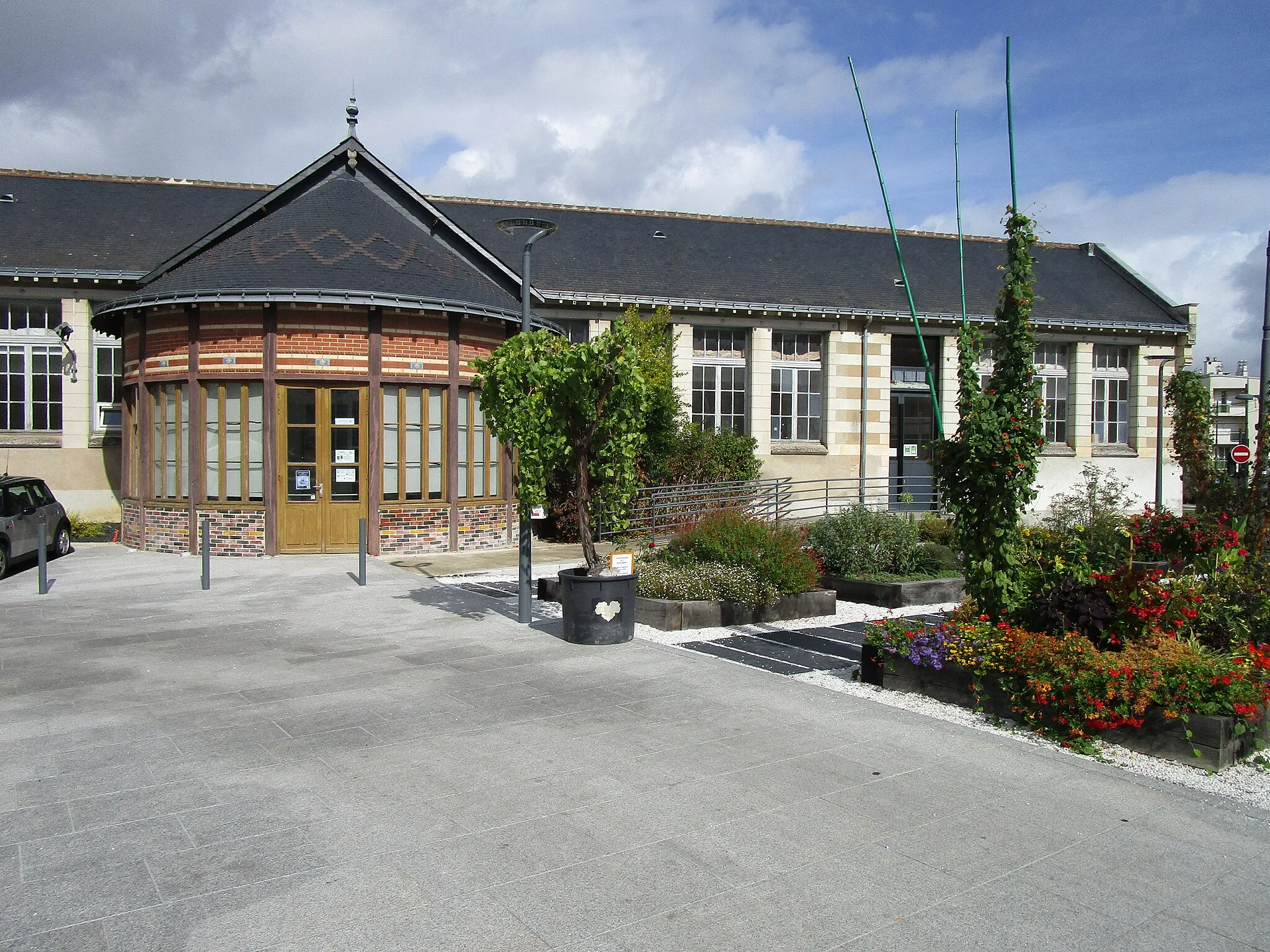 Photo showing: La classe-musée de Joué-lès-Tours, ancienne école reconvertie en musée.