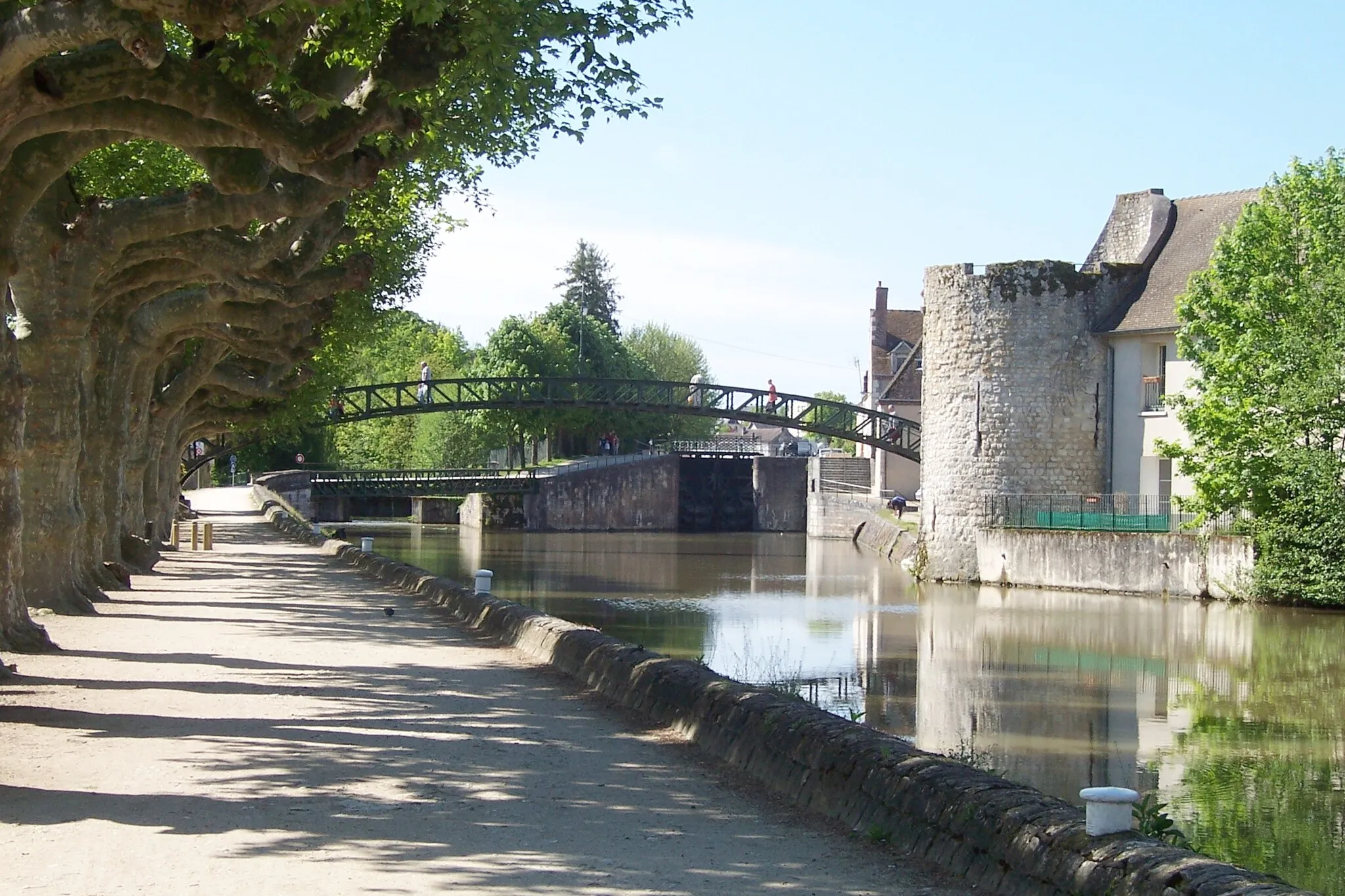 Photo showing: France - Loiret - Montargis - Passerelle Victor Hugo, built by Gustave Eiffel in 1891 over the canal de Briare