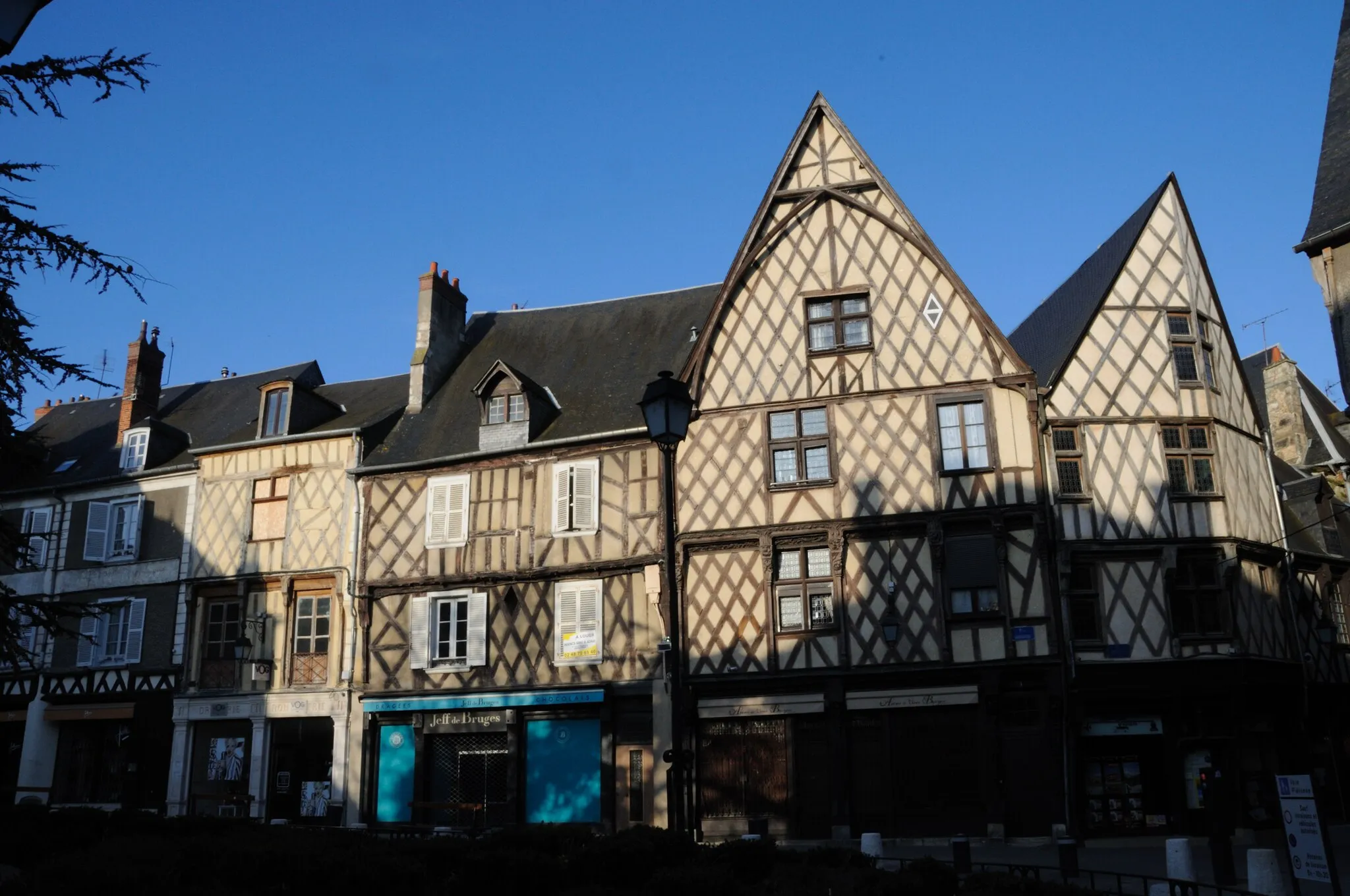 Photo showing: Place Gordaine, Bourges, Cher, France