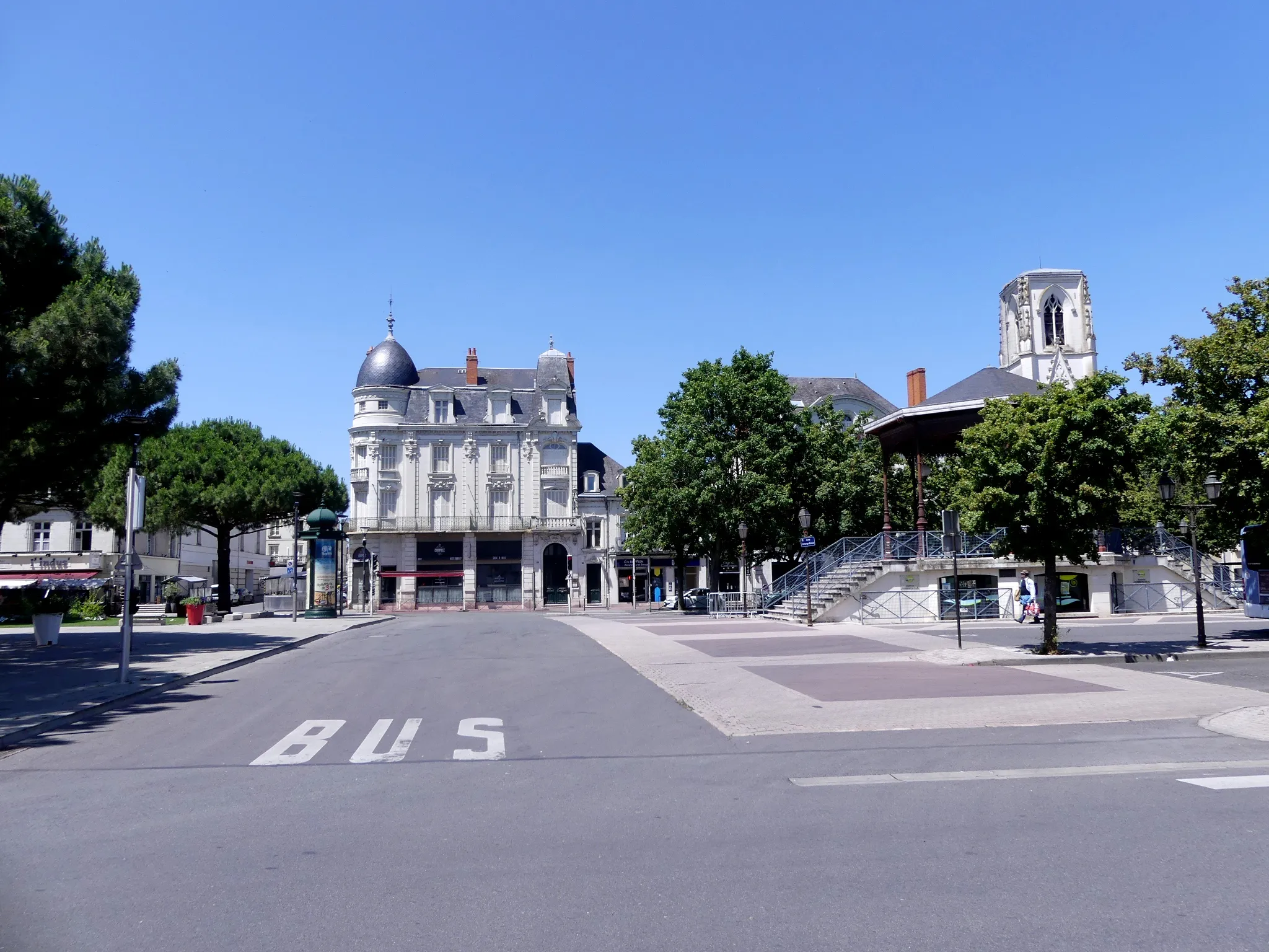 Photo showing: Sight of Châtellerault downtown, in Vienne, France.