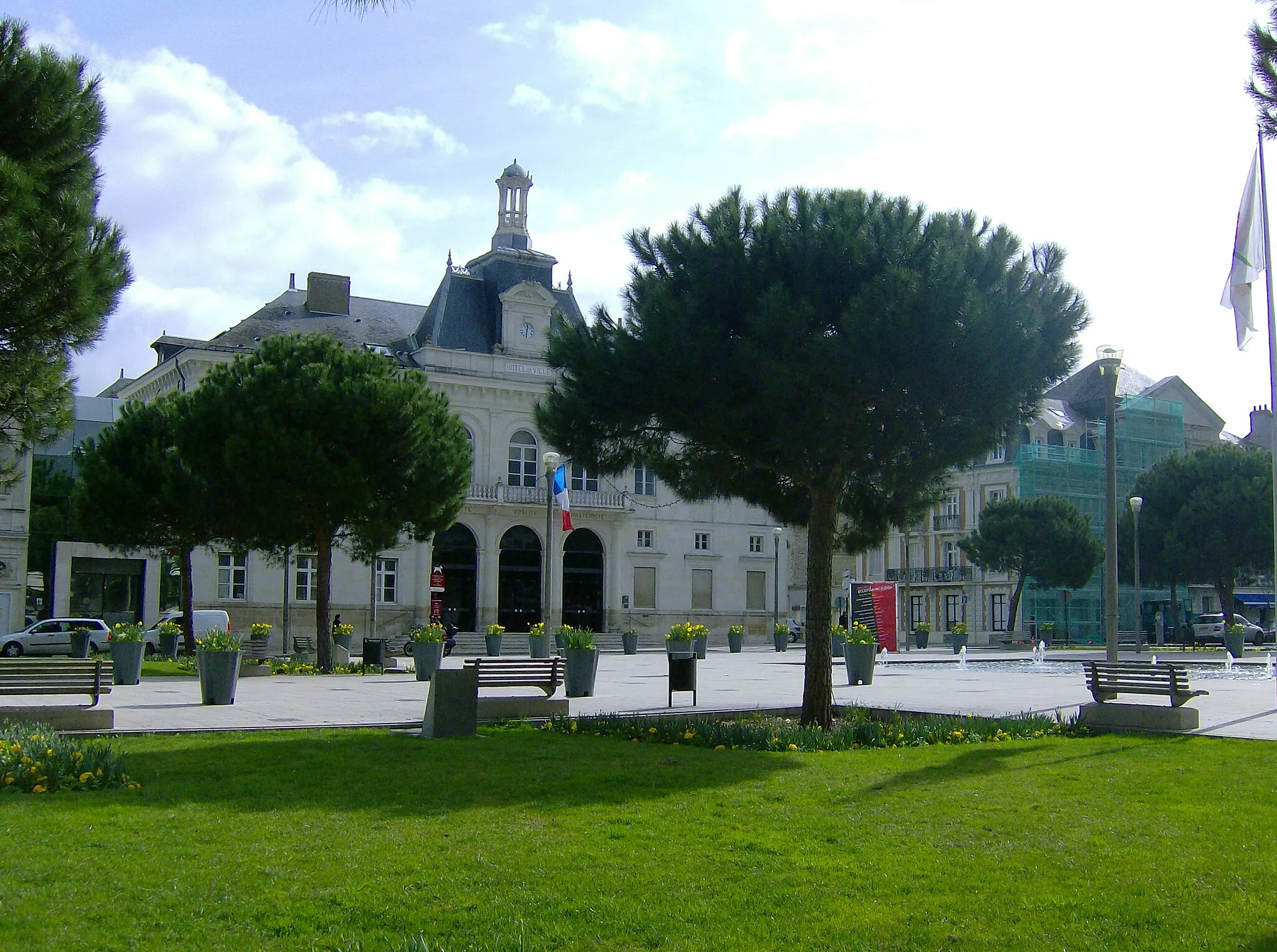 Photo showing: Châtellerault's city hall