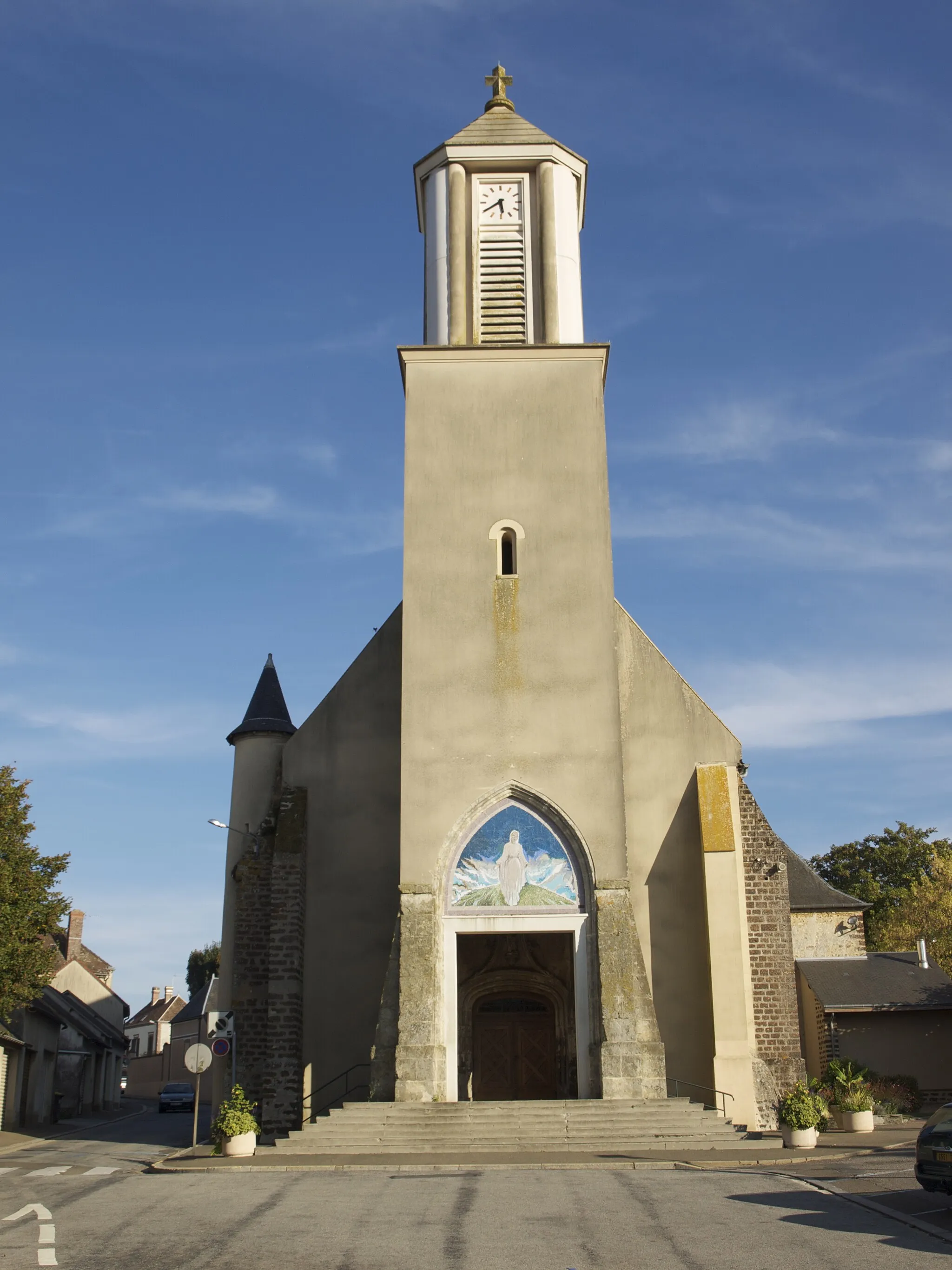 Photo showing: Notre Dame des fleurs, city of La Loupe, Eure-et-Loir, France.