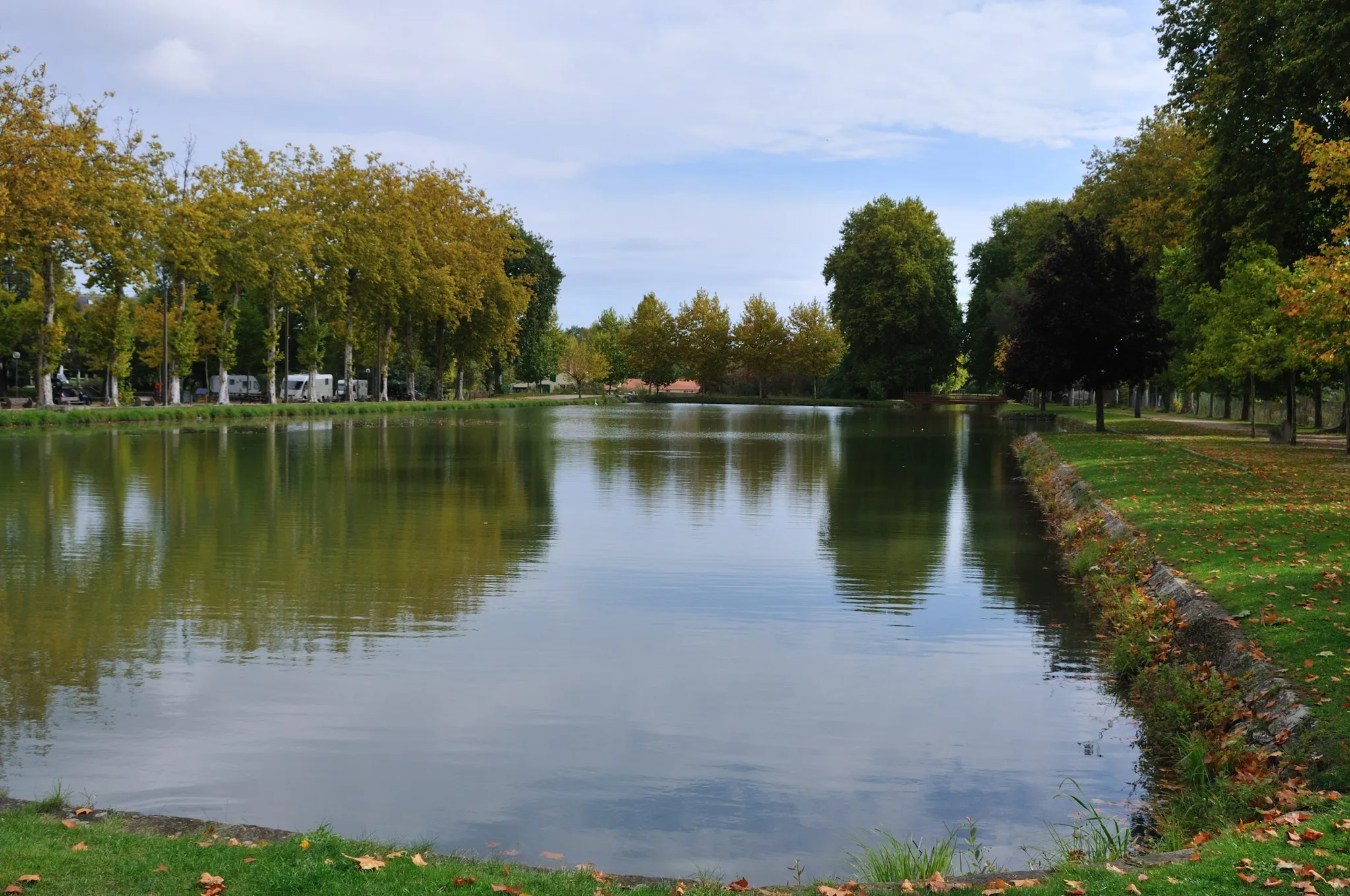 Photo showing: Bassin du canal de la Sauldre (point d'aboutissement du canal), Lamotte-Beuvron, Loir-et-Cher, France