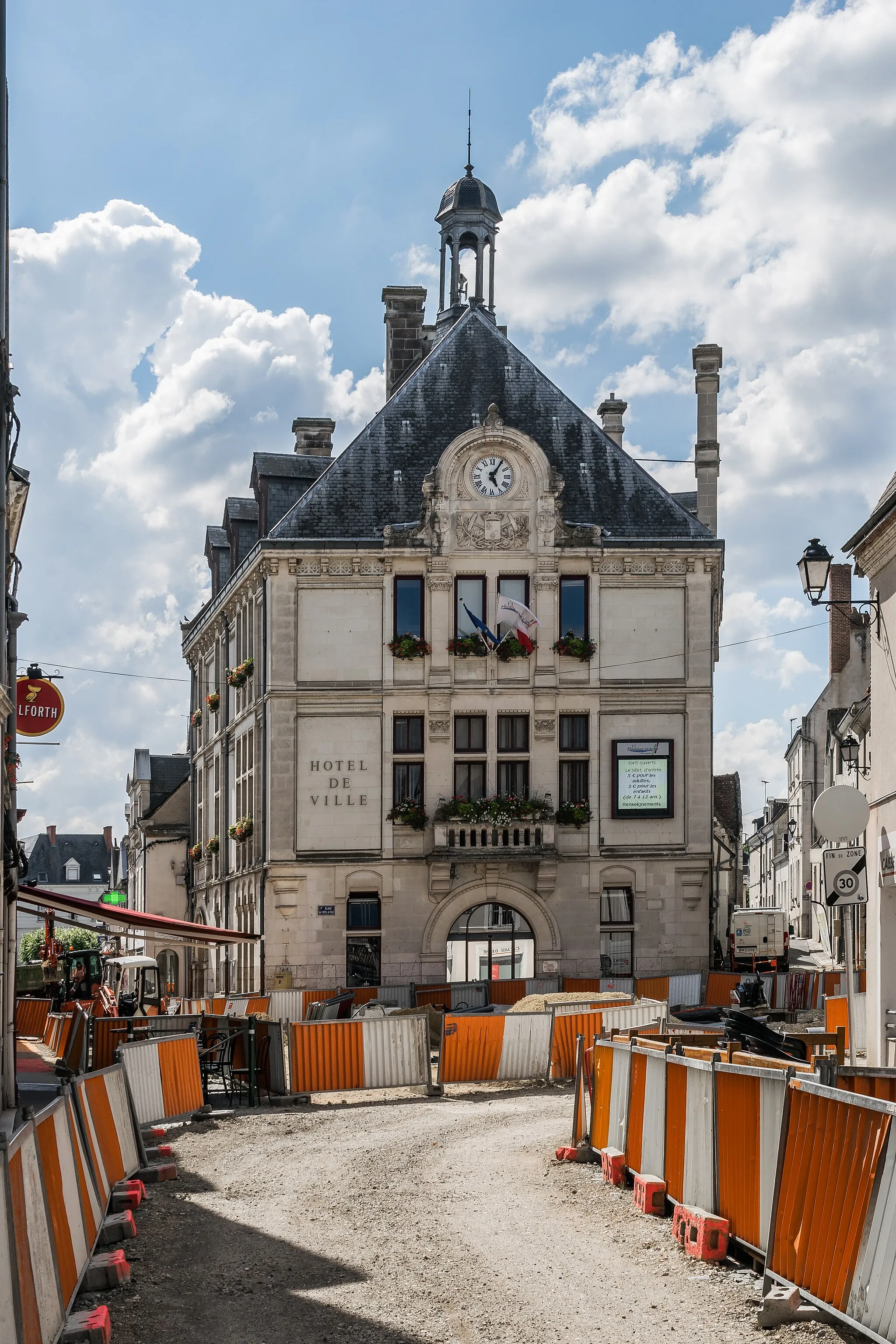 Photo showing: Town hall of Montrichard, Loir-et-Cher, France