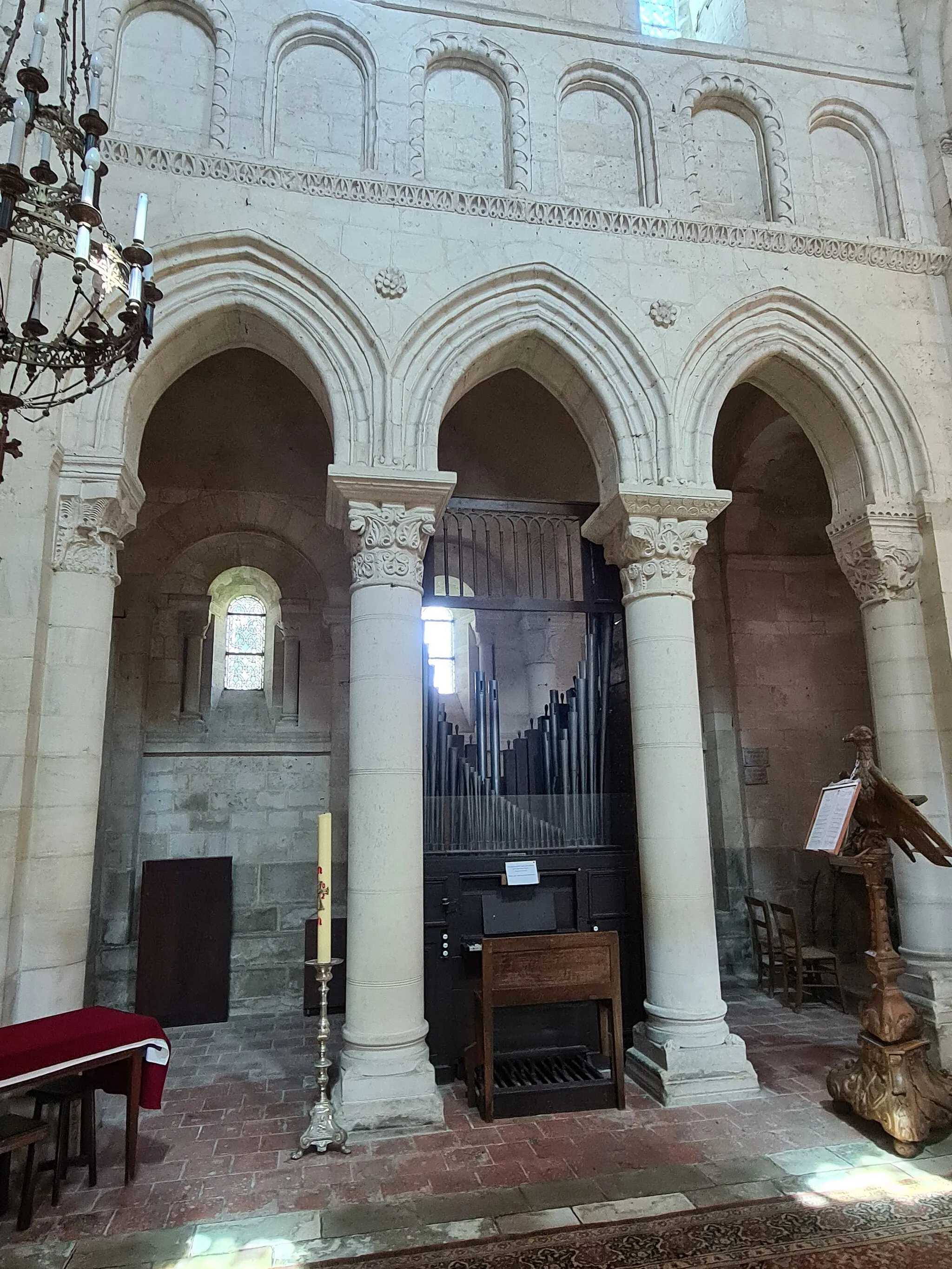 Photo showing: L'orgue dans la chapelle nord du chœur