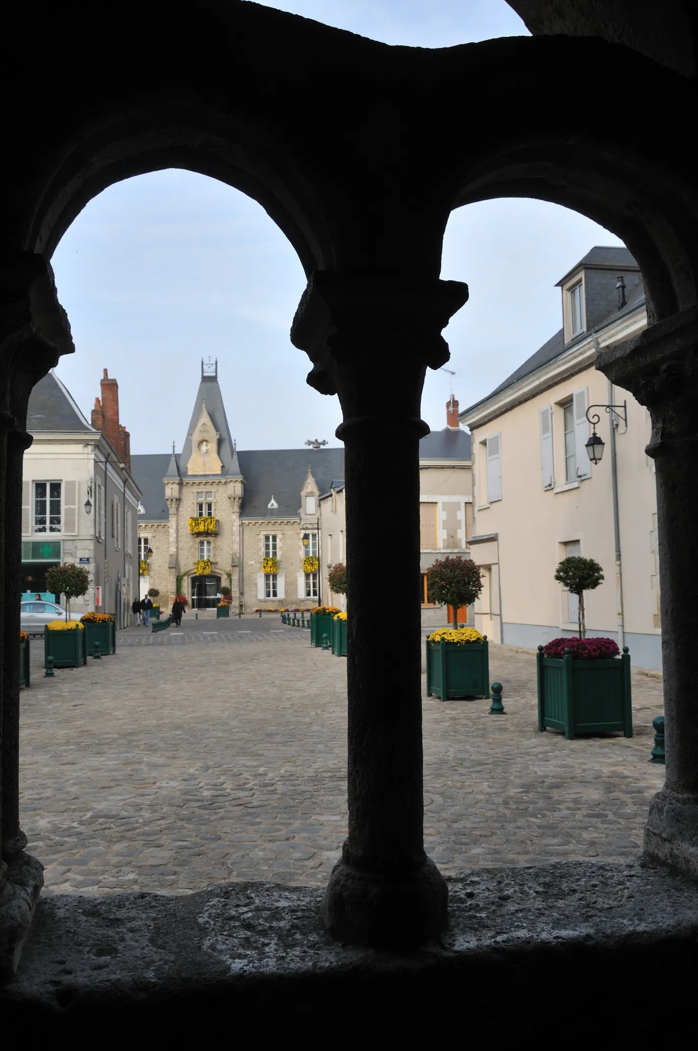 Photo showing: Place de l'église, Toury, Eure-et-Loir, France
