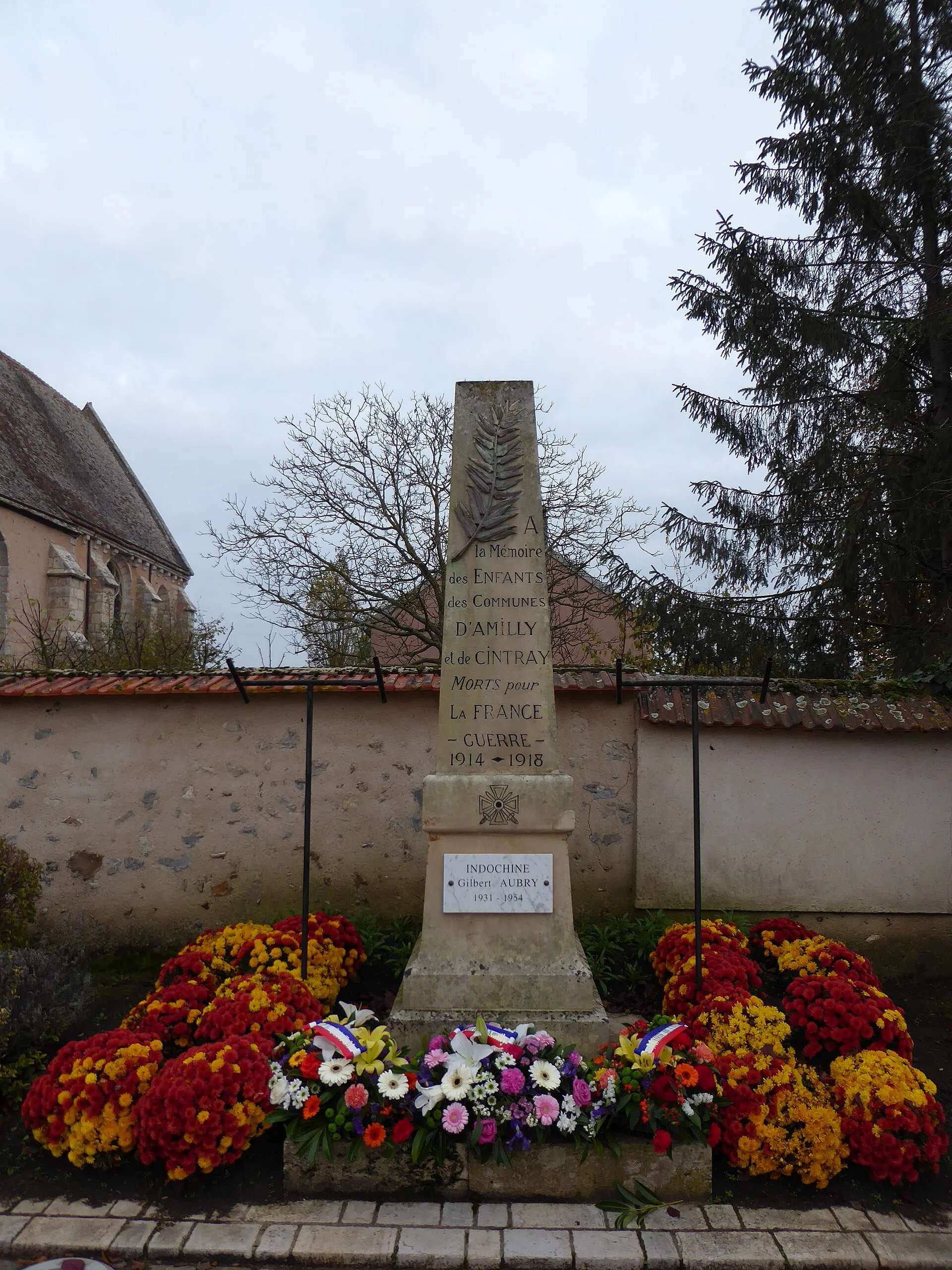 Photo showing: Monument aux morts d'Amilly, commun avec Cintray, Eure-et-Loir France.