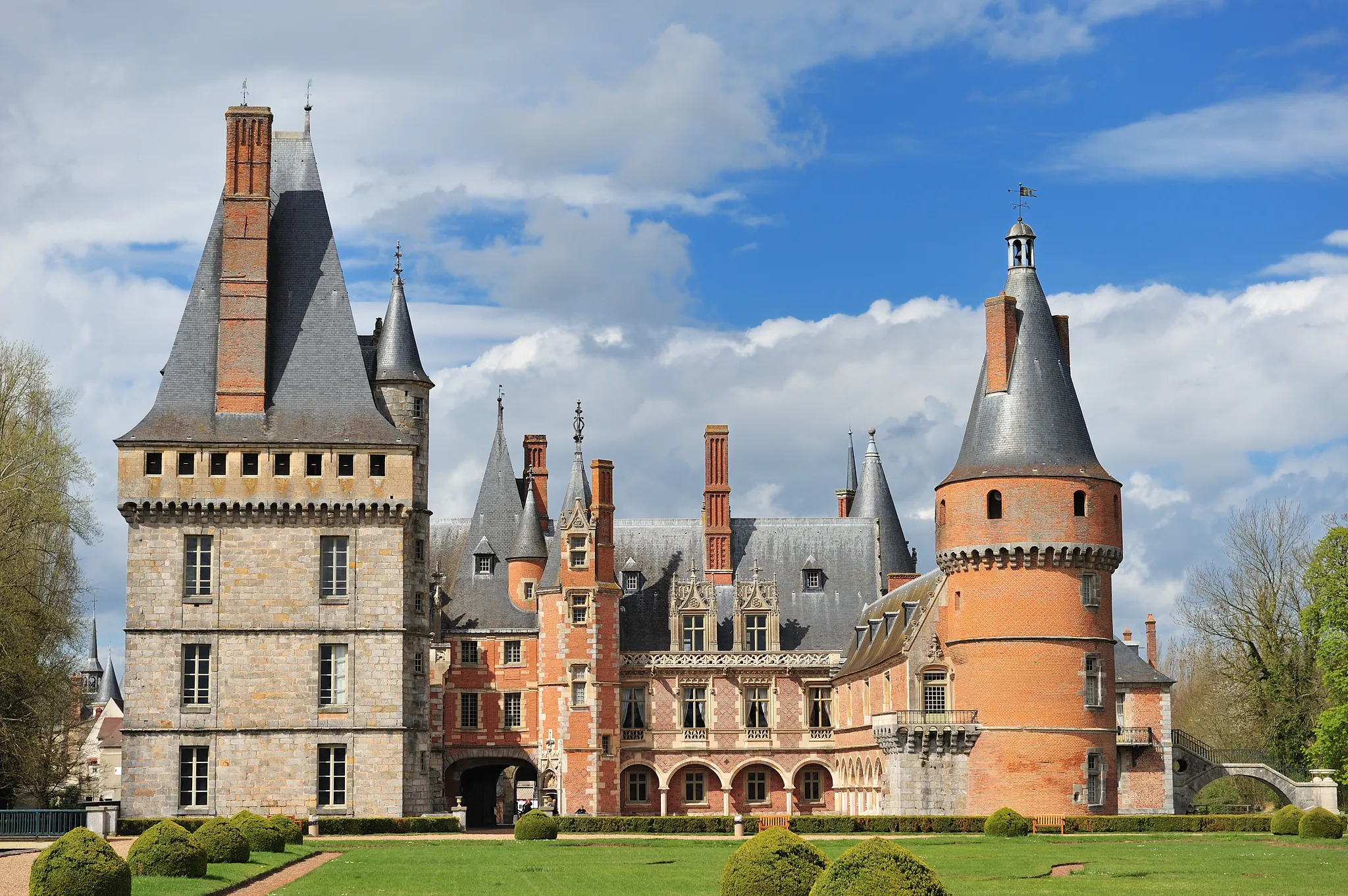 Photo showing: The castle of Maintenon, in Eure-et-Loir (France).