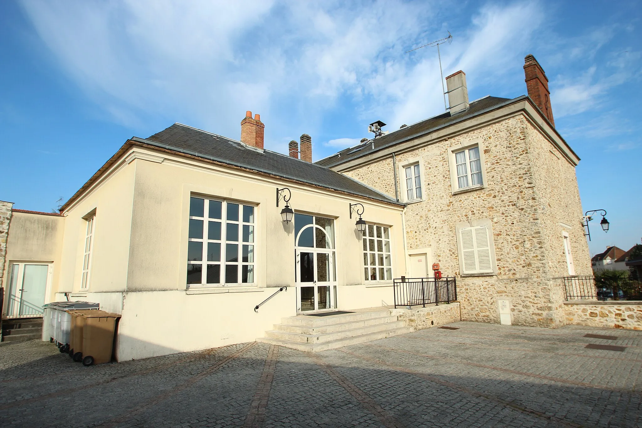 Photo showing: Town hall of Briis-sous-Forges, France.