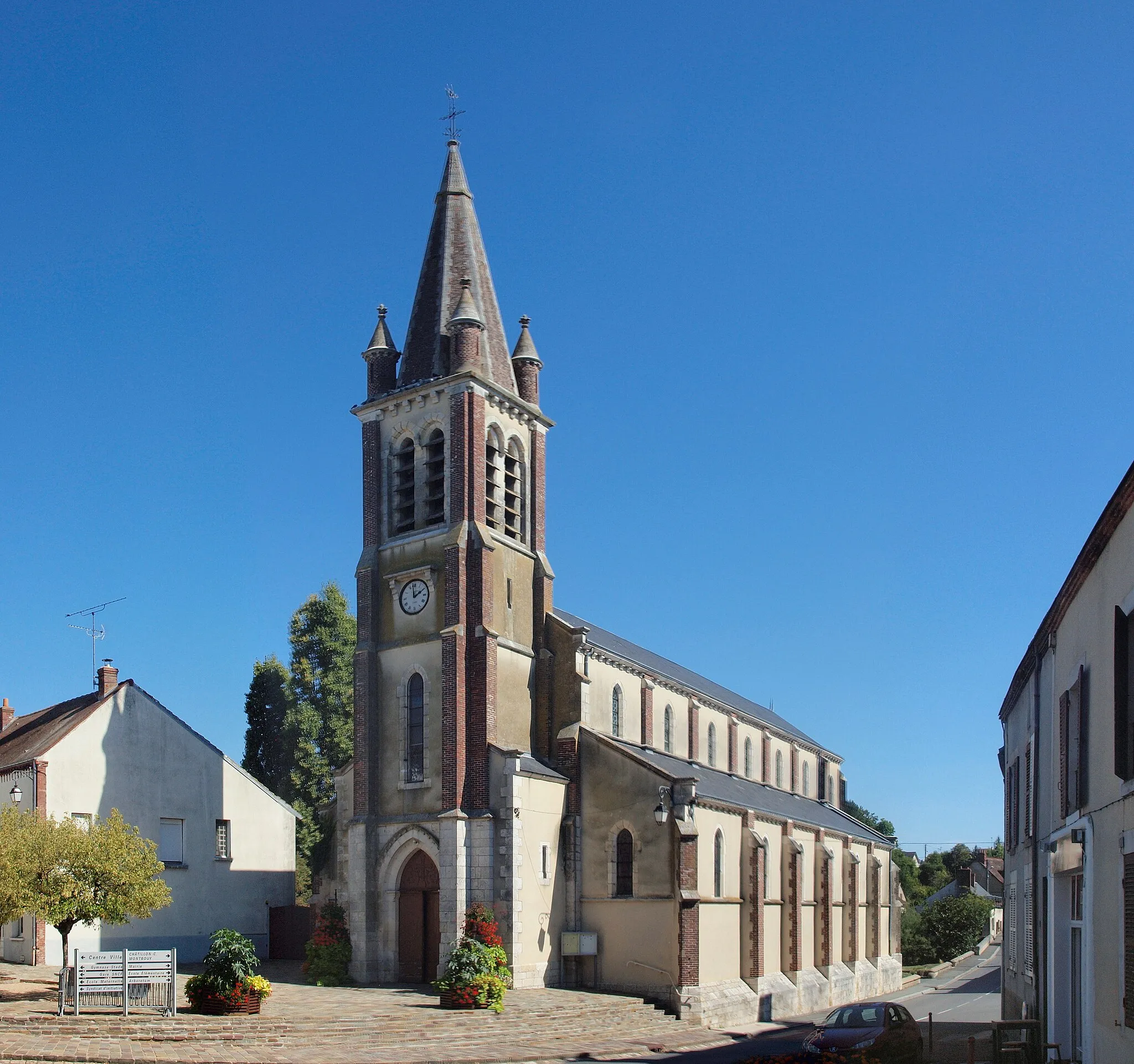 Photo showing: Église de Nogent-sur-Vernisson (Loiret, France)