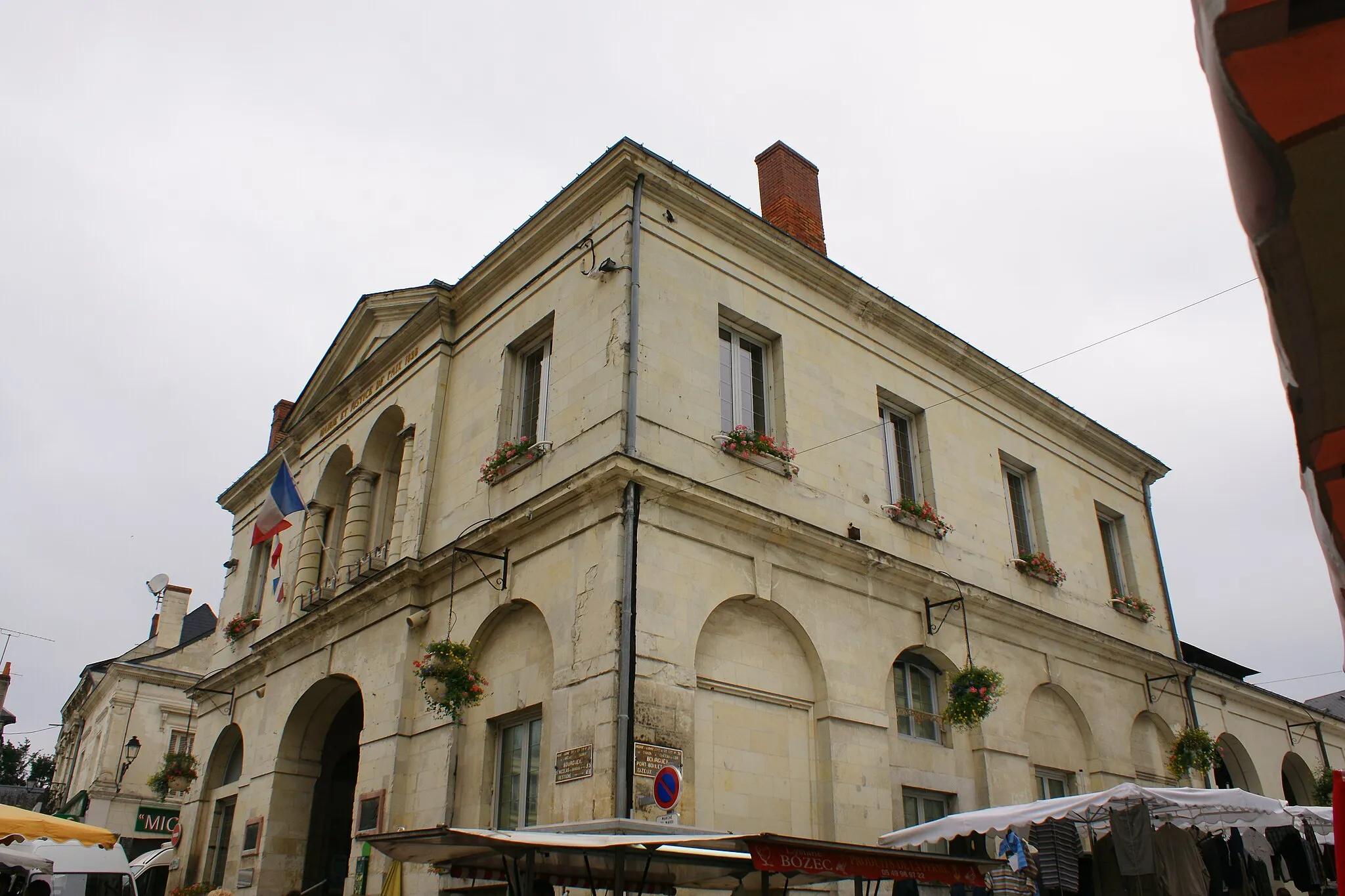 Photo showing: Old town hall of Bourgueil, Indre-et-Loire, France.