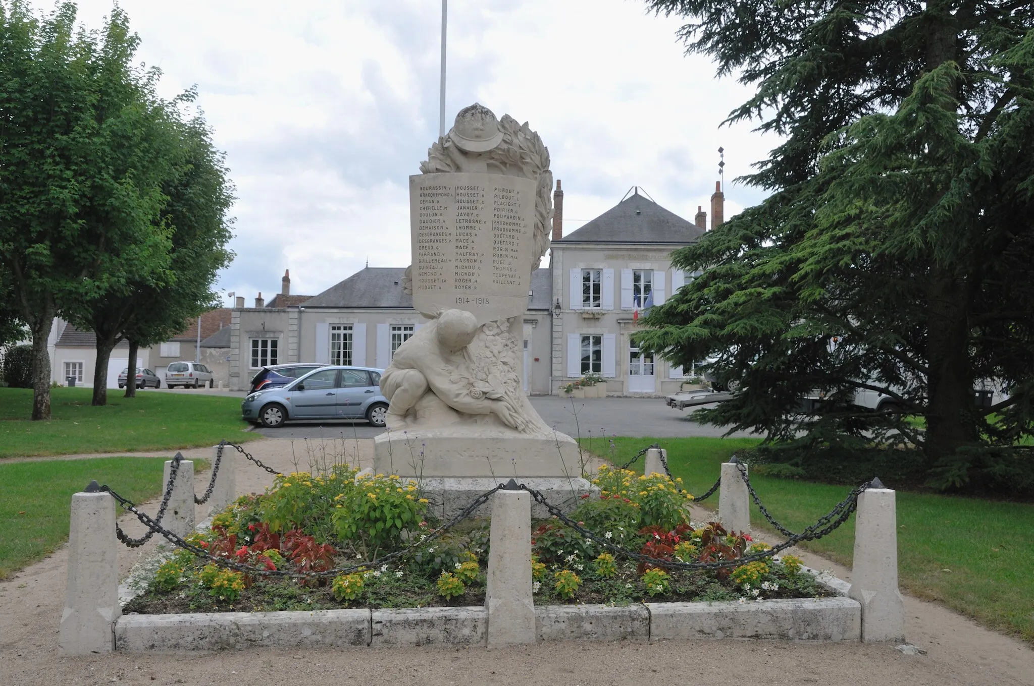 Photo showing: Monument aux morts, Saint-Ay, Loiret, France