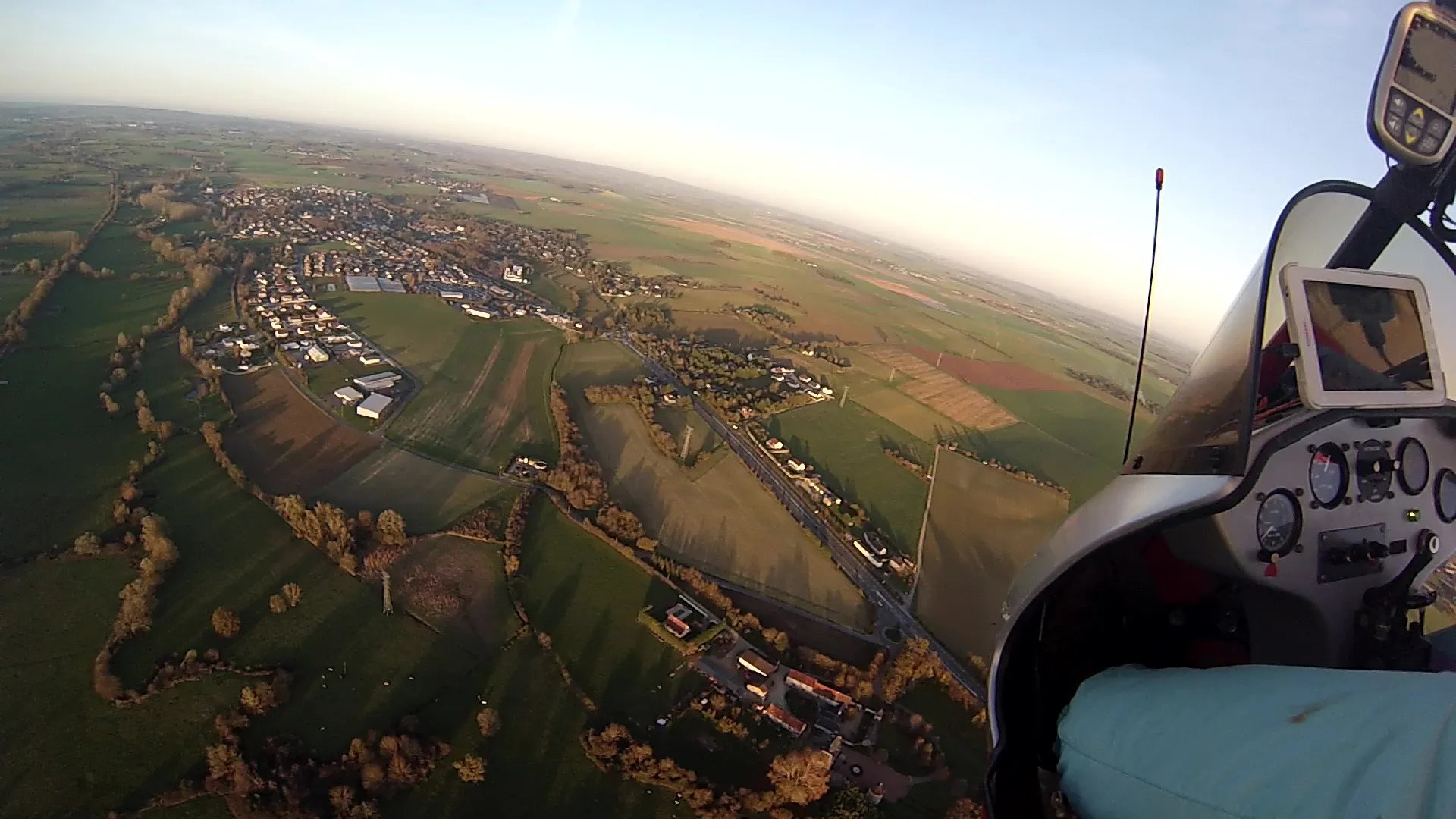 Photo showing: Village de Fussy vu du sud en venant de Bourges