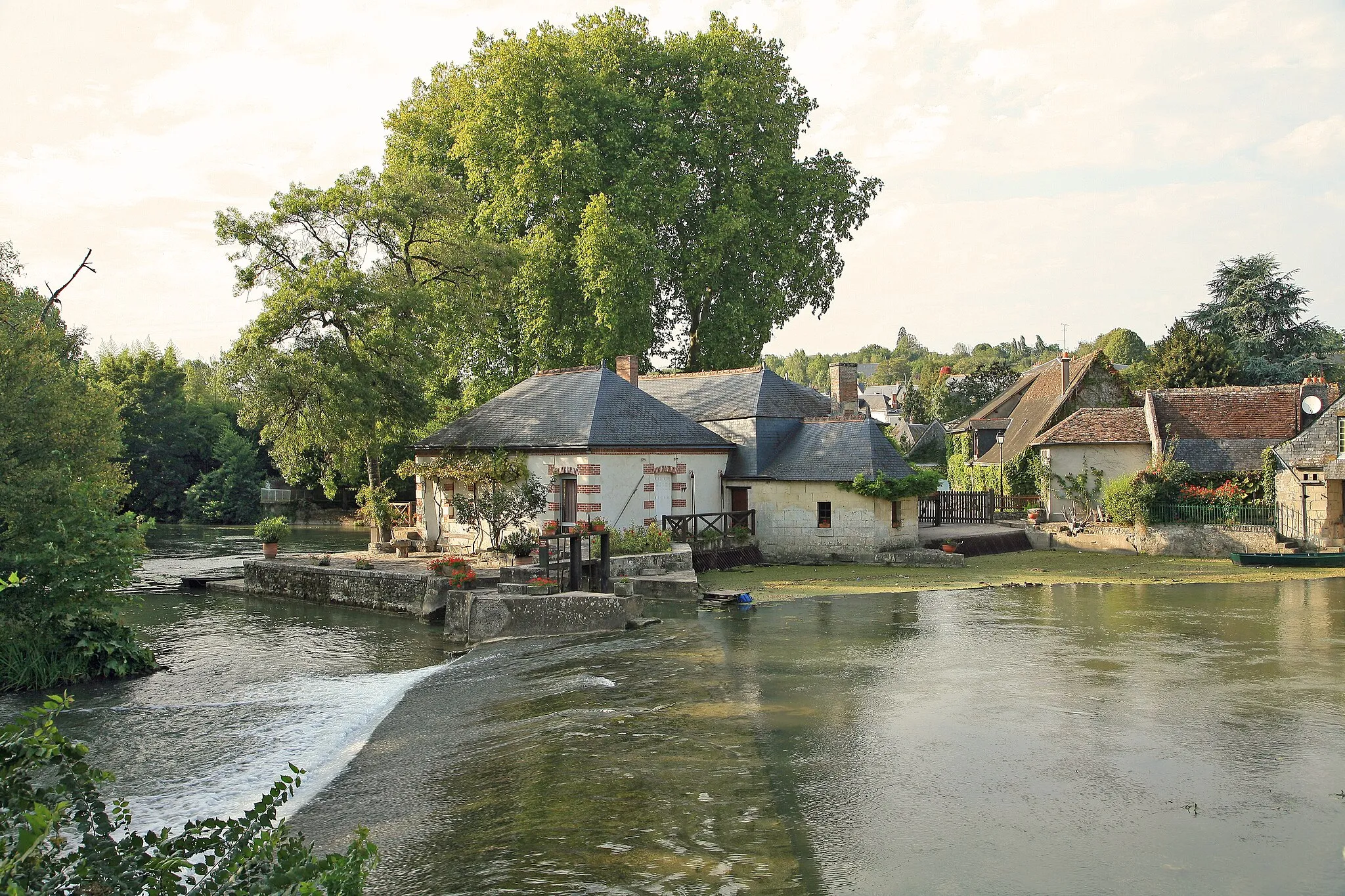 Photo showing: Azay-le-Rideau, ein französische Gemeinde im Département Indre-et-Loire. Bekannt durch das Château d´Azay-le-Rideau. Fluss Indre