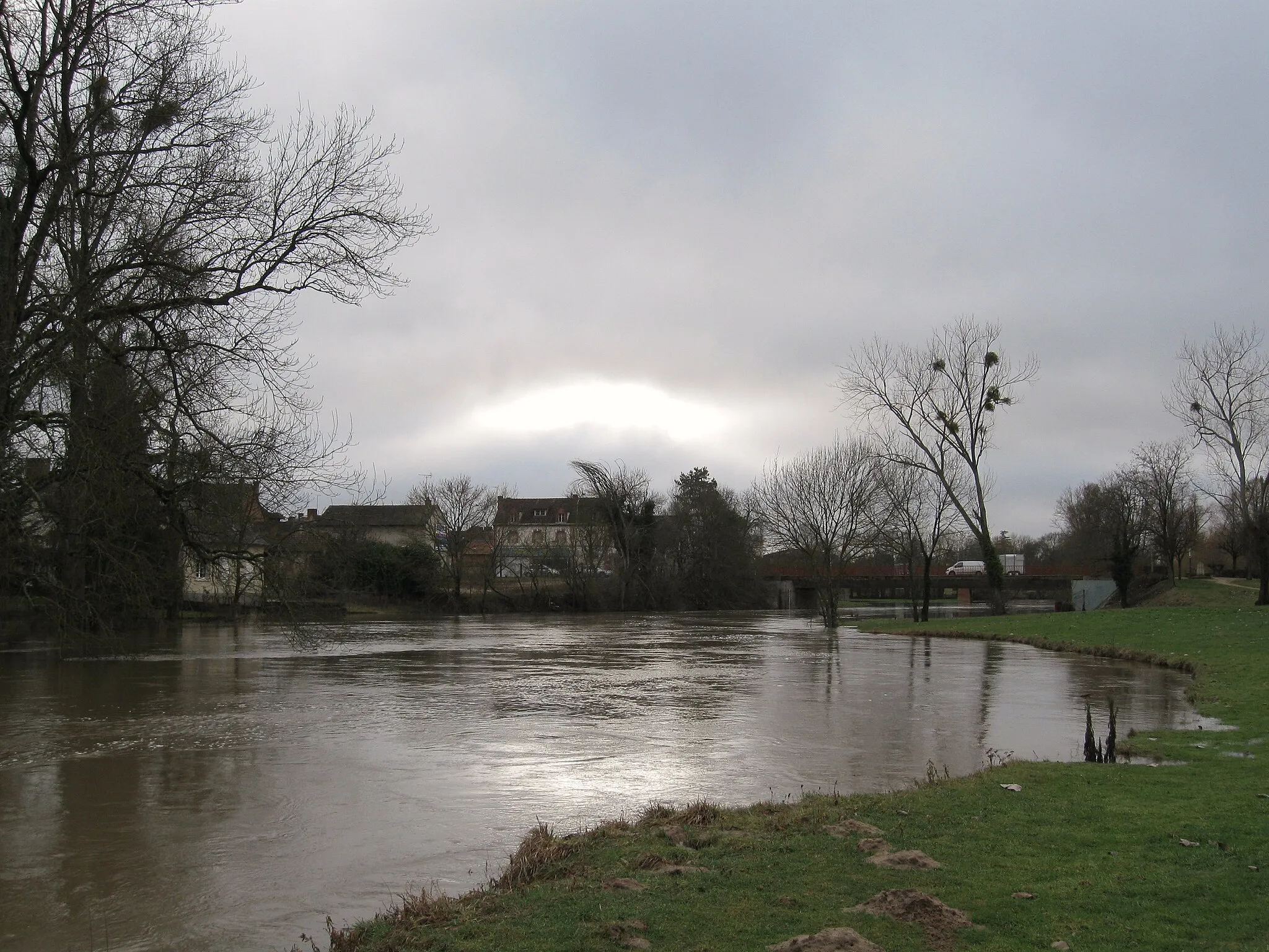 Photo showing: La Sauldre en crue, Salbris, Loir-et-Cher, France