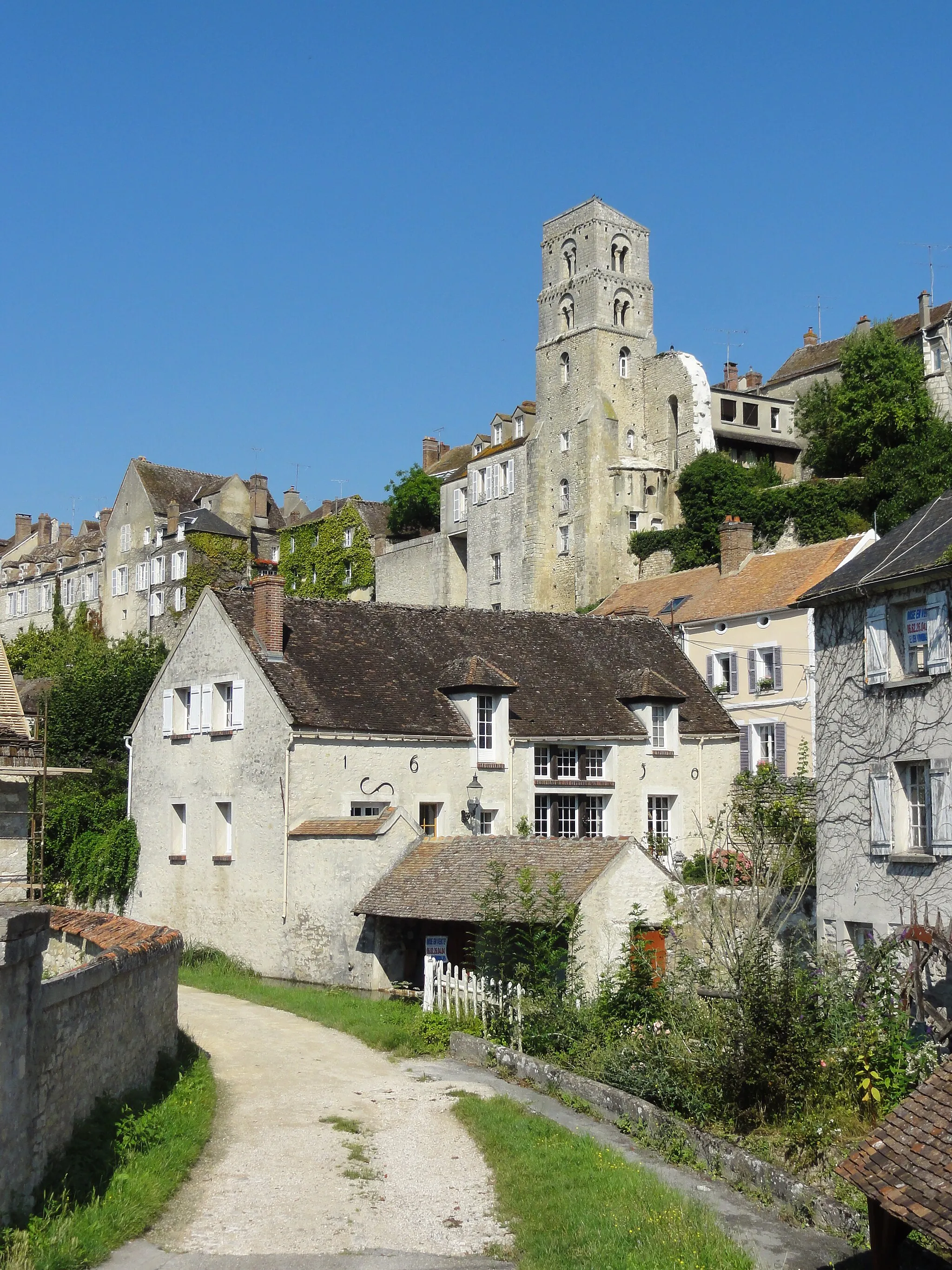 Photo showing: Tour Saint-Thugal, vue depuis le sud-est.