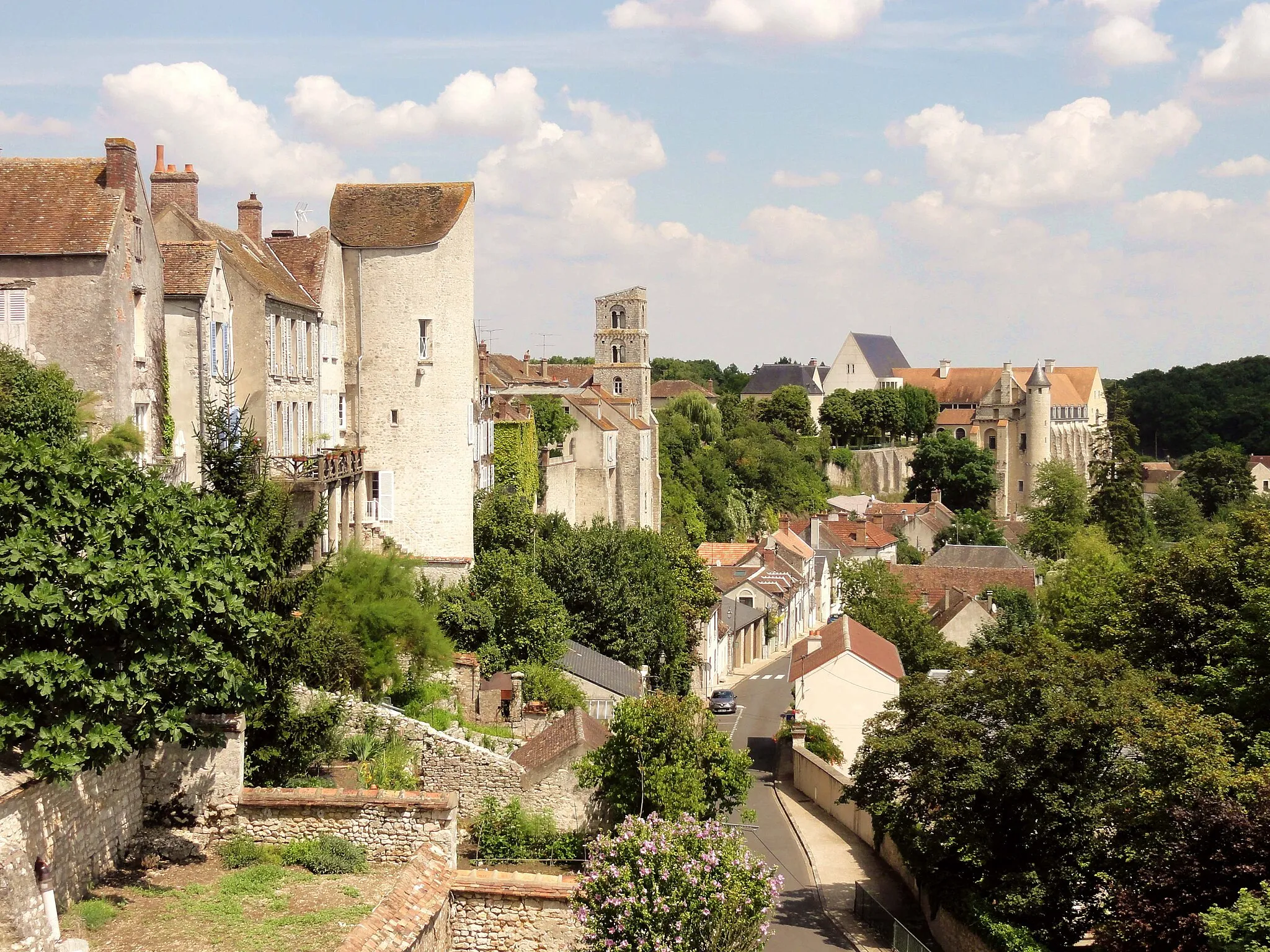 Photo showing: Panorama depuis la place du Larry, vue vers l'est.