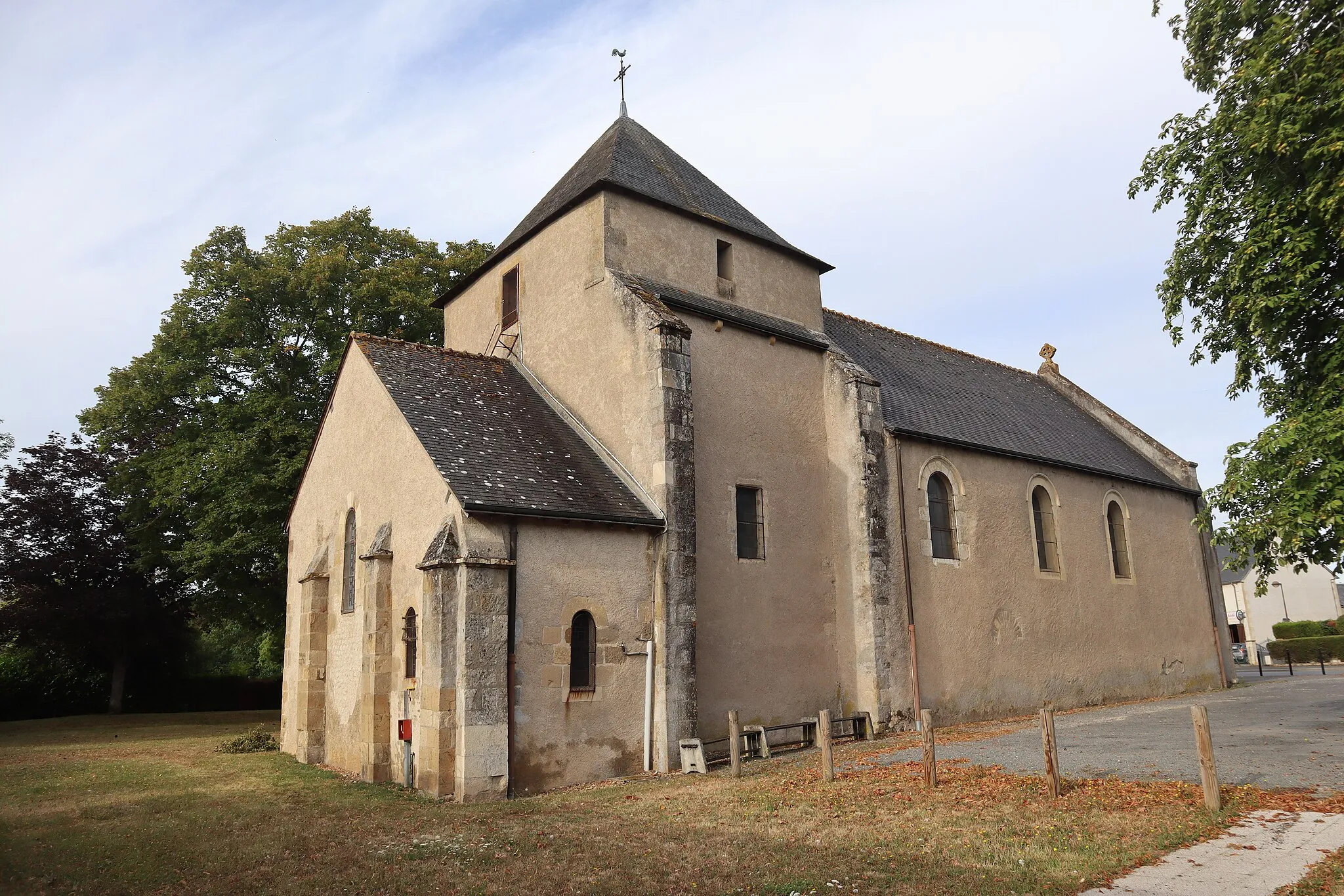 Photo showing: Extérieur de l'église Saint-Hugues d'Avord (18).