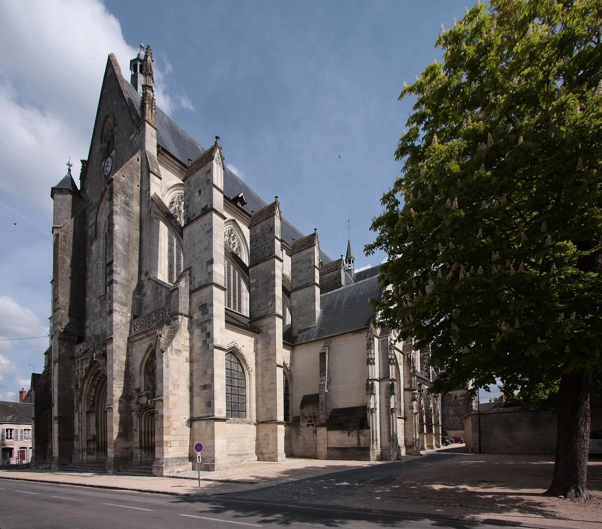 Photo showing: Kirche Notre-Dame de Cléry in der Gemeine Cléry-Saint-André, Département Loiret/Frankreich - Ansicht von Südwesten