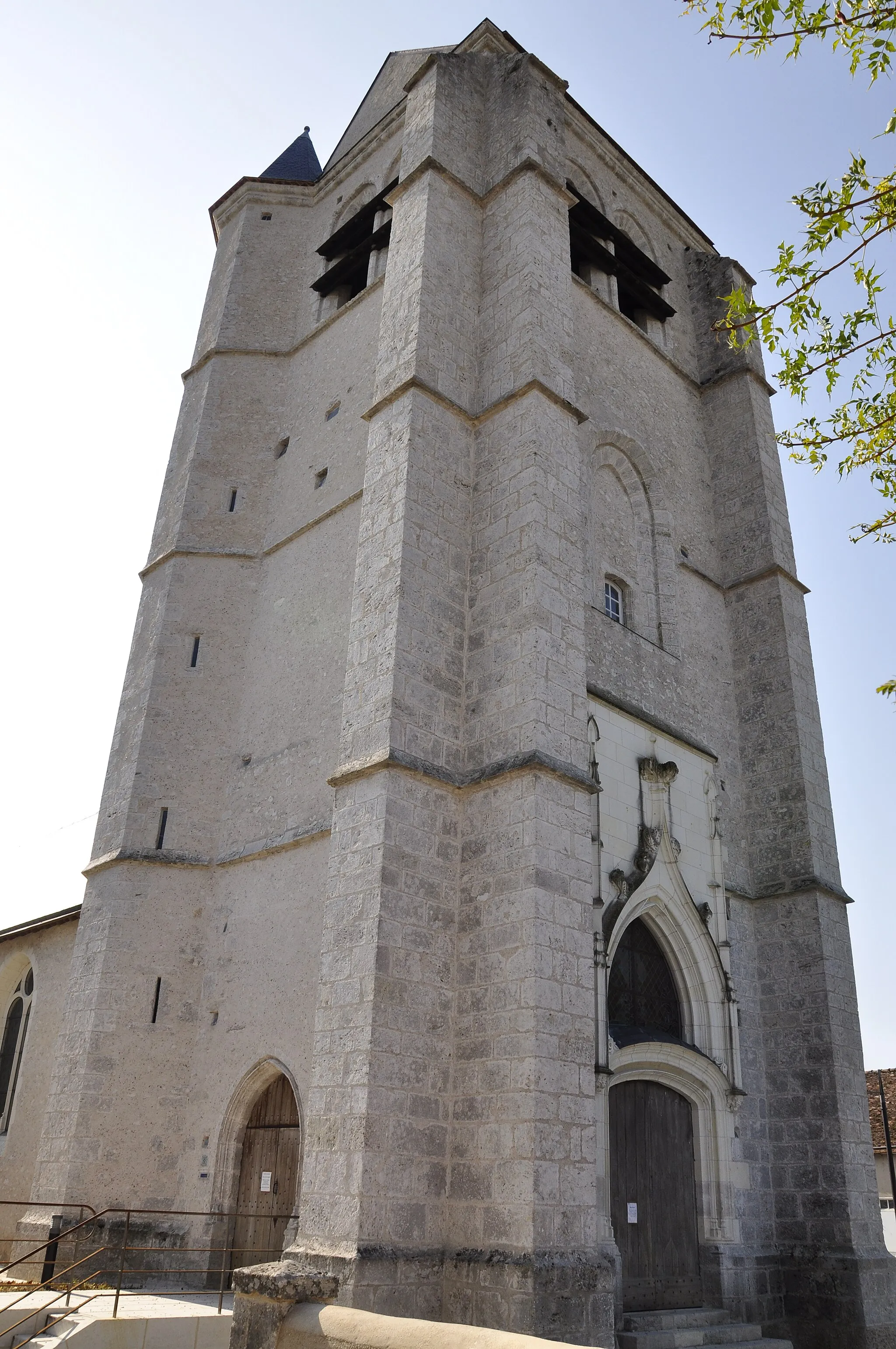 Photo showing: Église Saint-Pierre de Montlivault