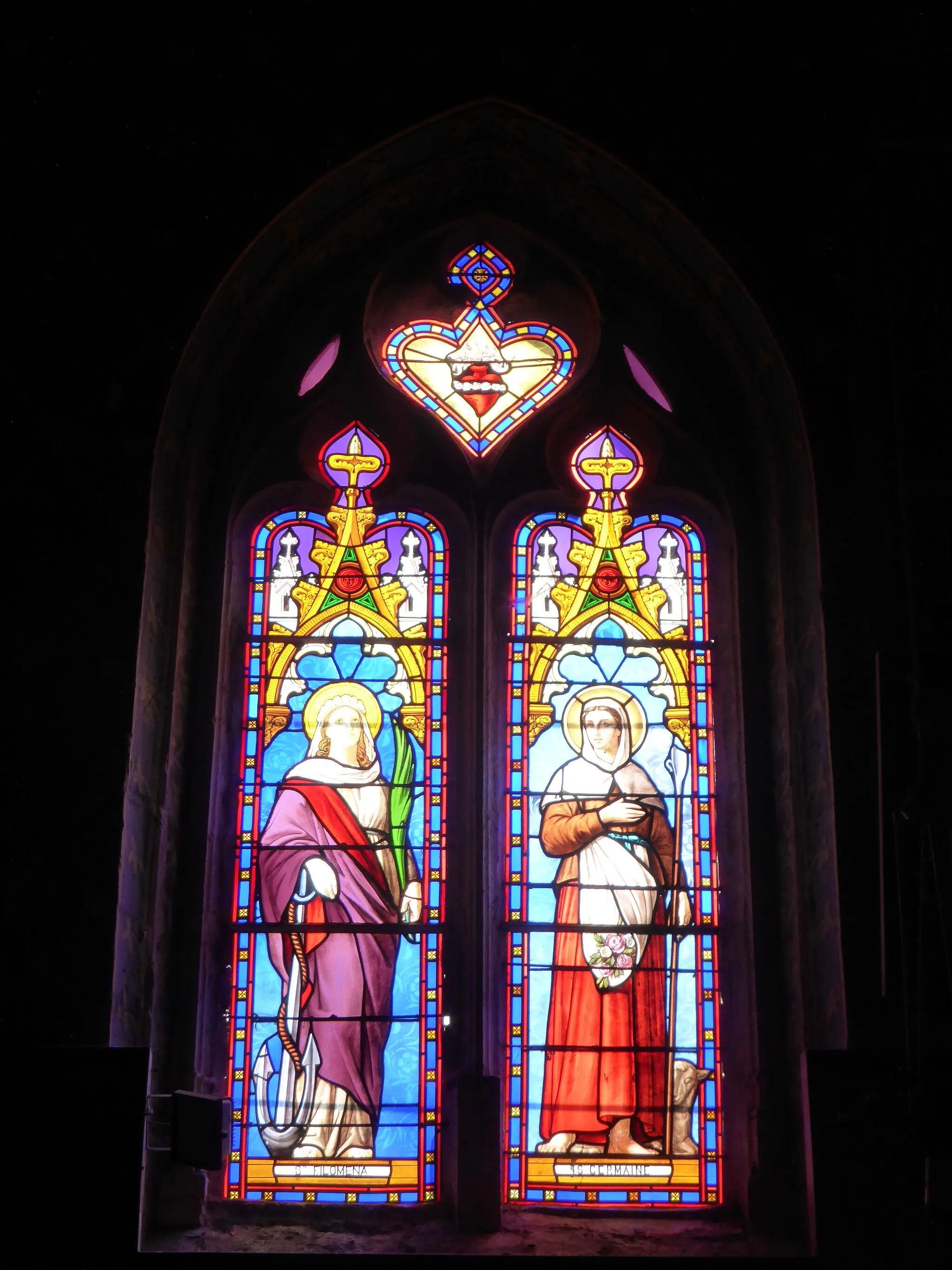 Photo showing: Vitrail dans l'église Notre-Dame de Combres représentant sainte Philomène et sainte Germaine.